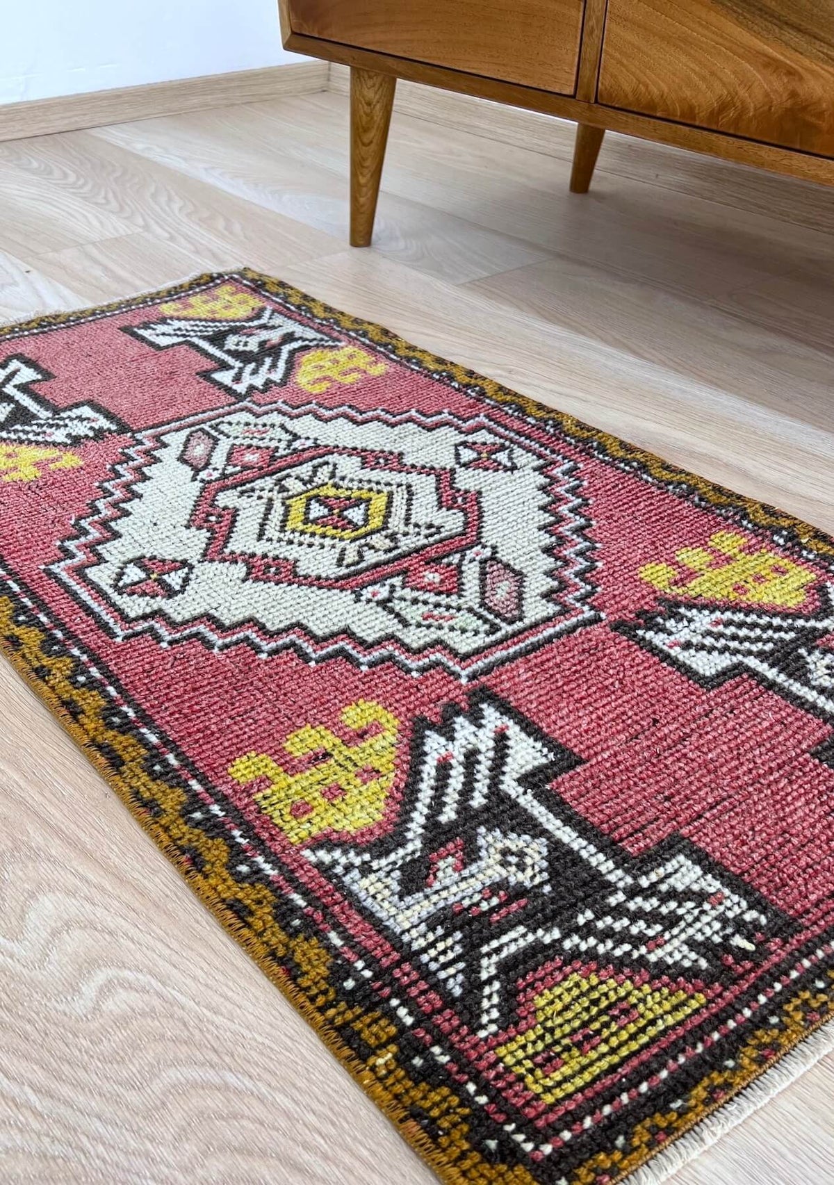 Gayle - Vintage Mini Pink Area Rug - kudenrugs