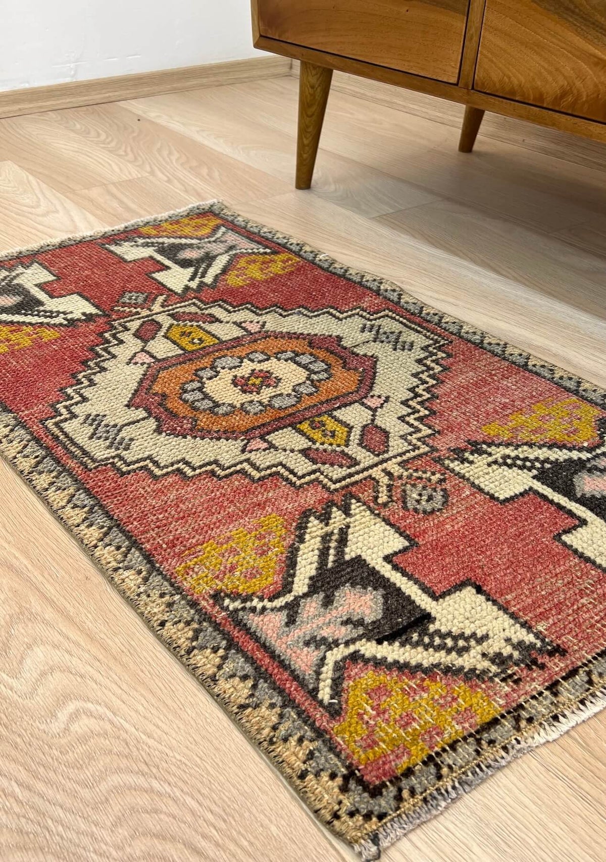 Gemma - Vintage Mini Red Area Rug - kudenrugs