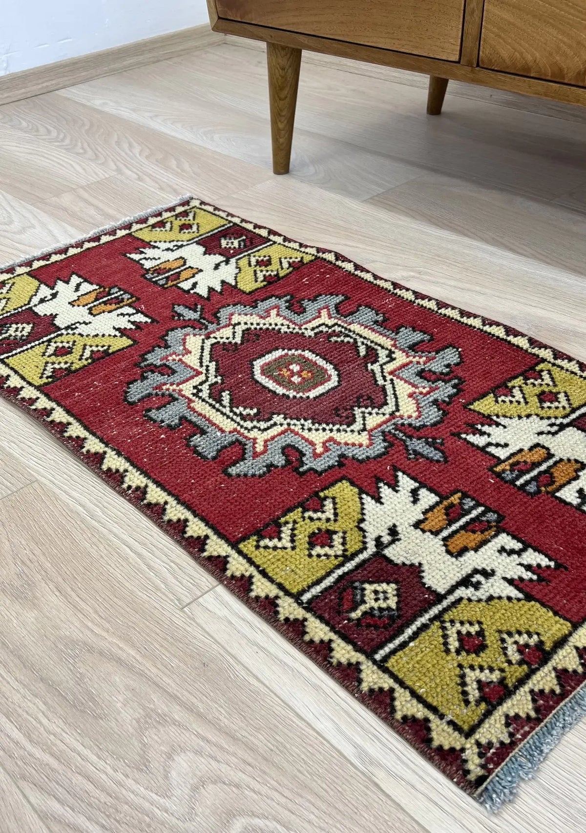 Genna - Vintage Mini Red Area Rug - kudenrugs