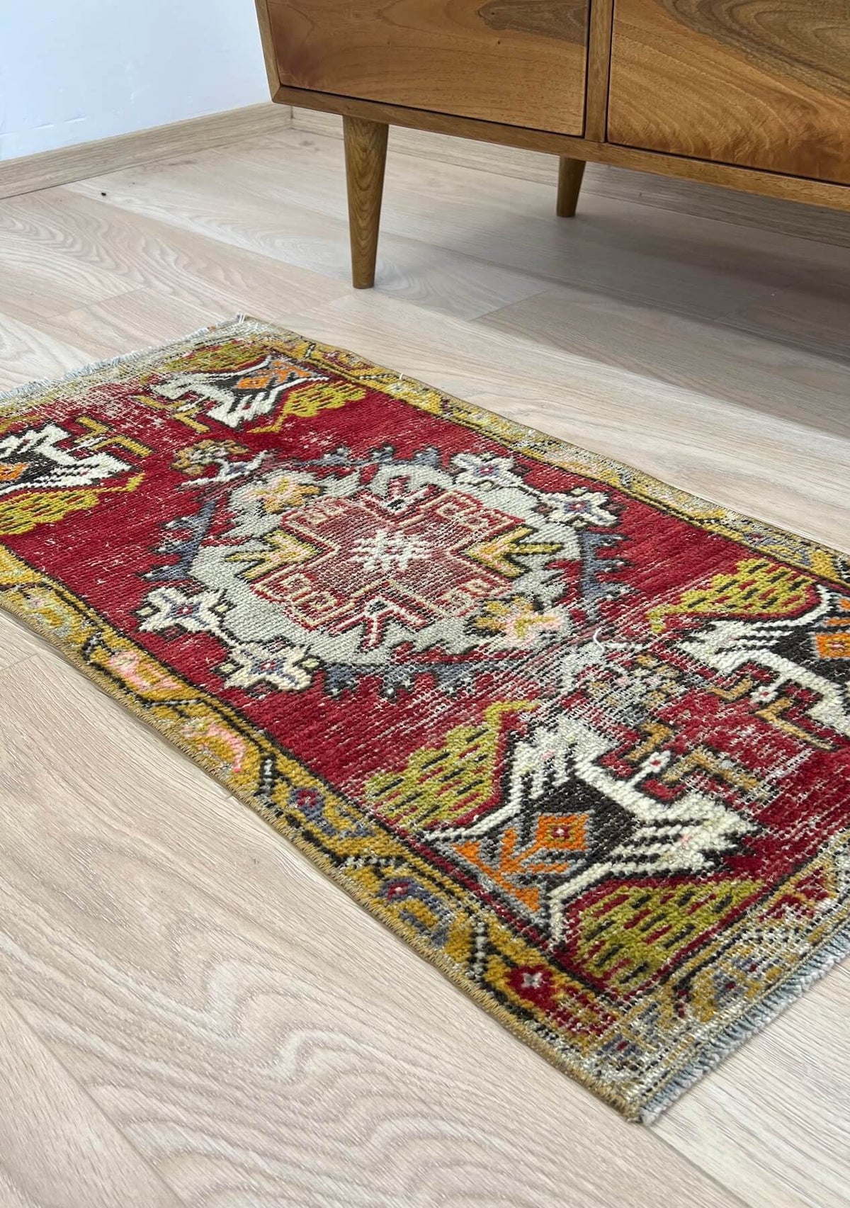 Giselle - Vintage Mini Red Area Rug - kudenrugs
