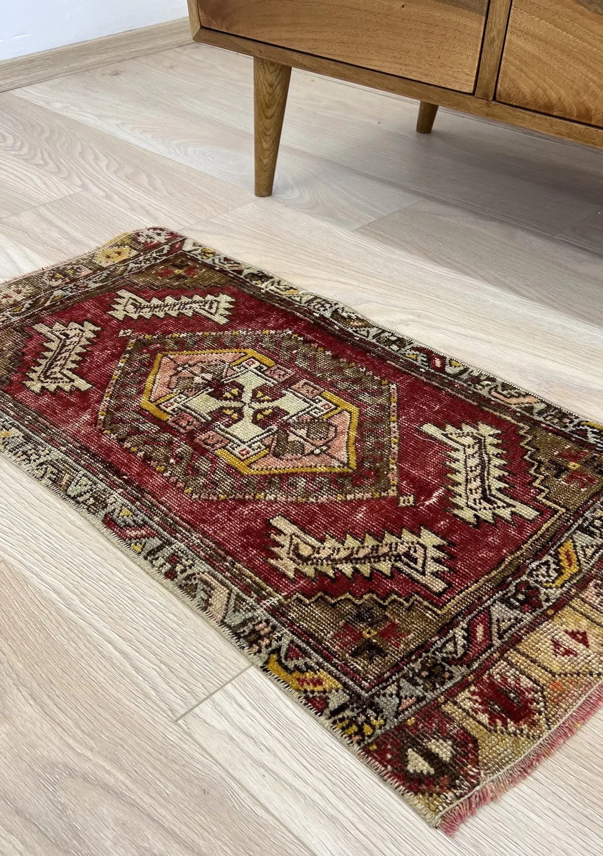 Grishma - Vintage Mini Red Area Rug - kudenrugs