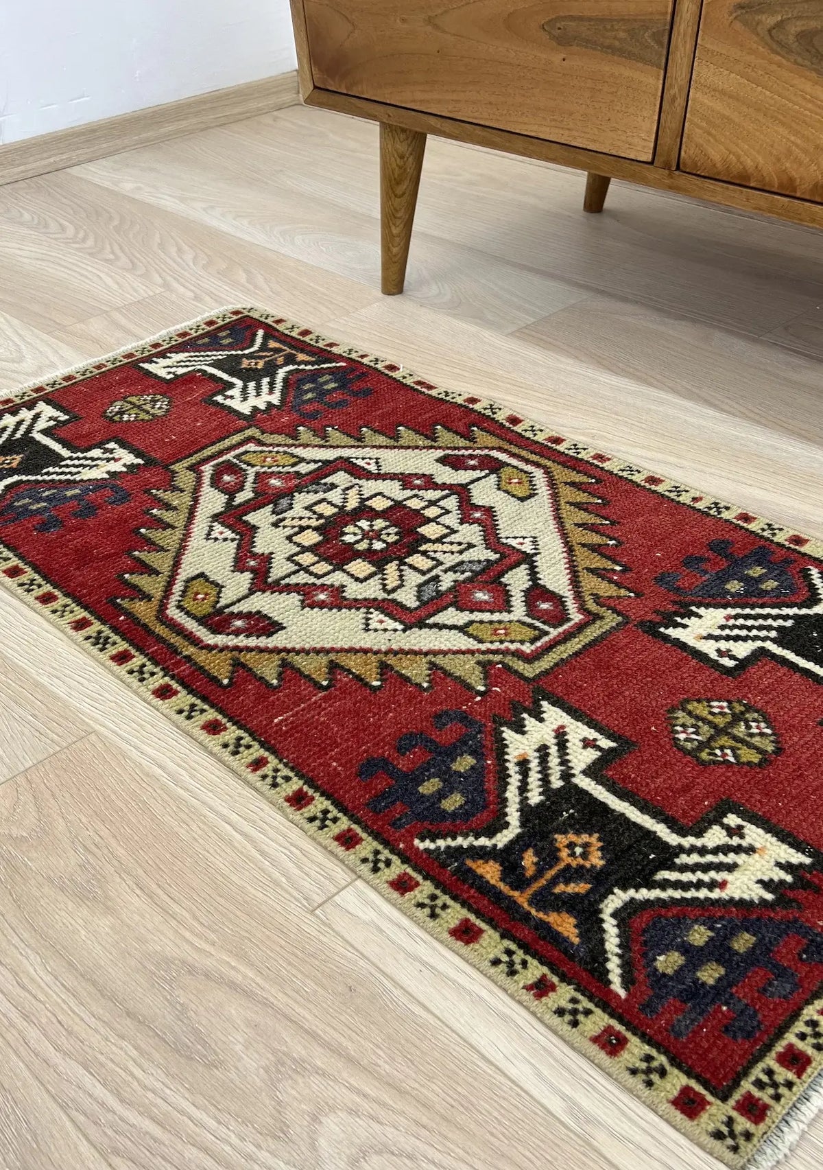 Gurgian - Vintage Mini Red Area Rug - kudenrugs
