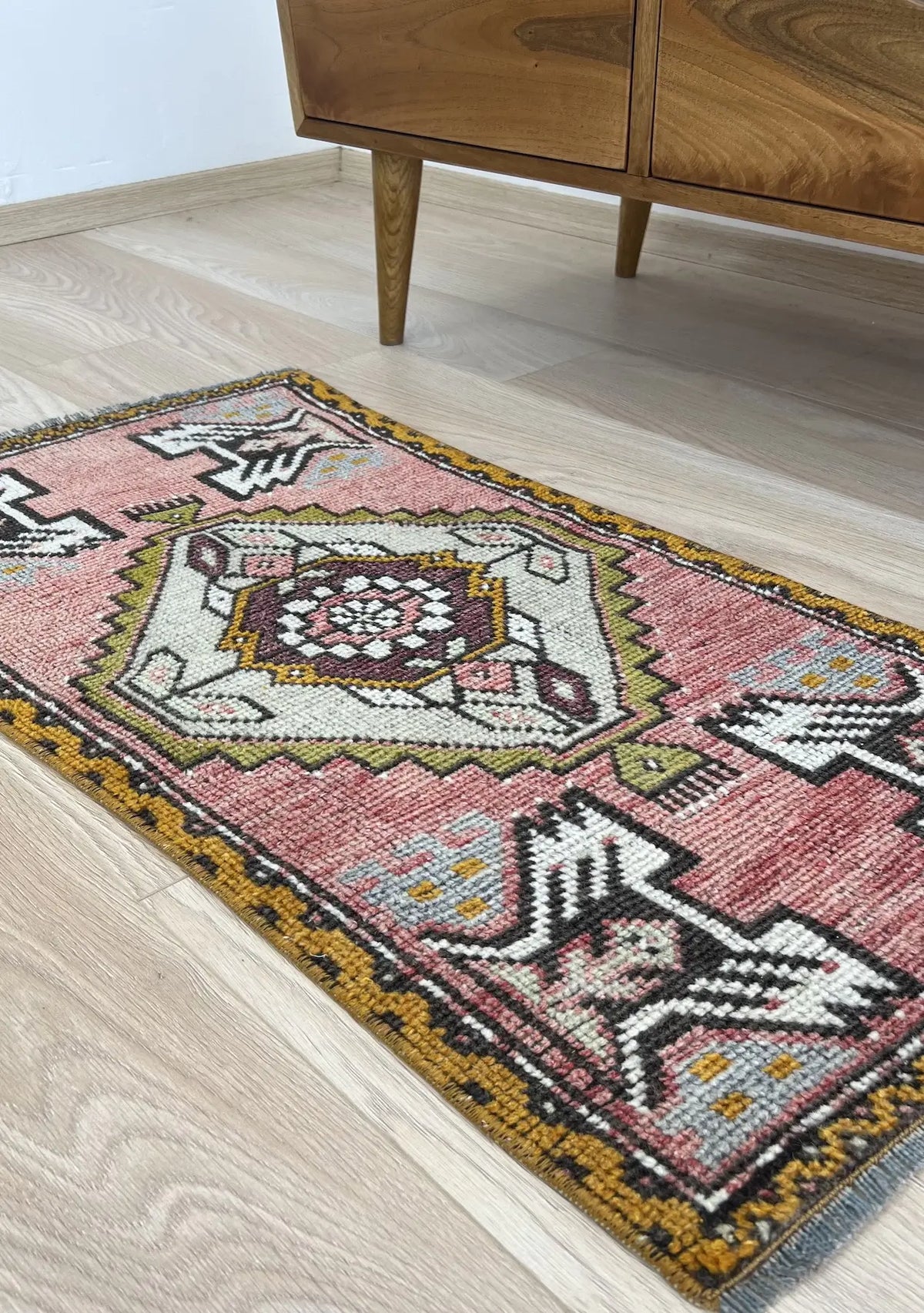 Habika - Vintage Mini Pink Area Rug - kudenrugs