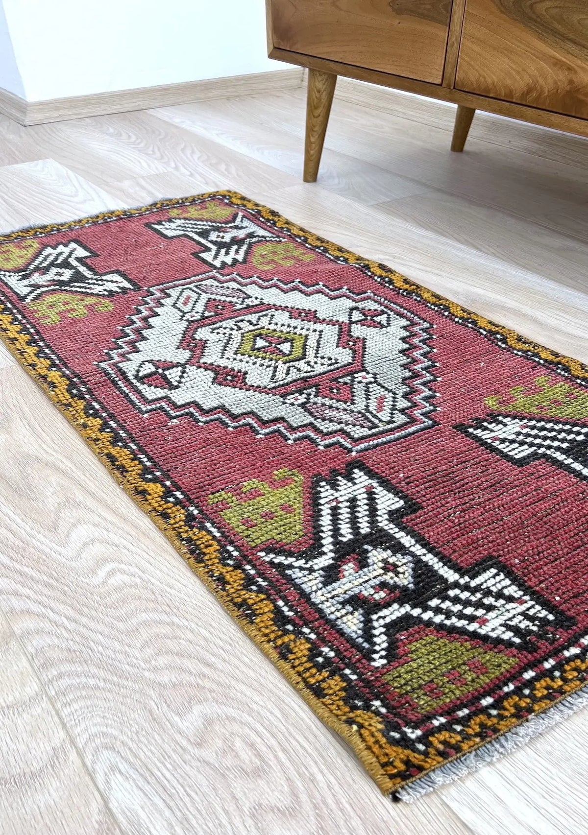 Hagan - Vintage Mini Pink Area Rug - kudenrugs