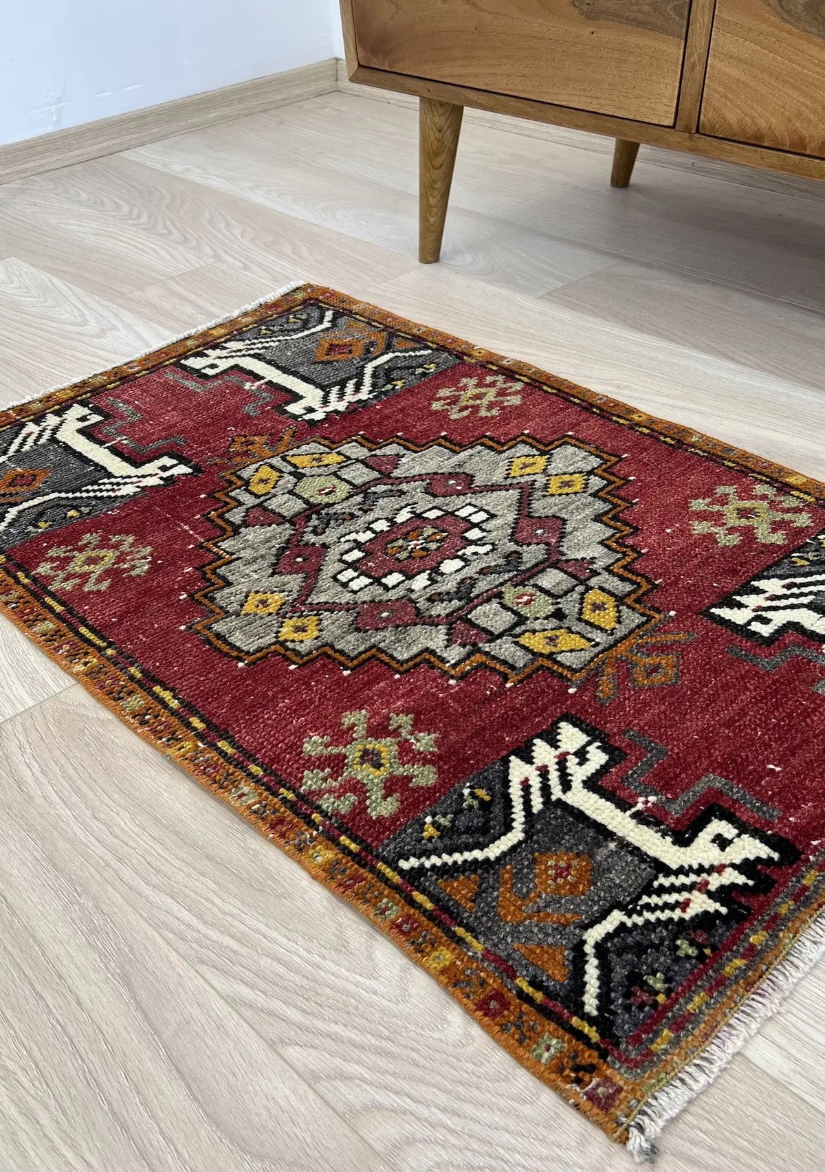 Hagiah - Vintage Mini Red Area Rug - kudenrugs