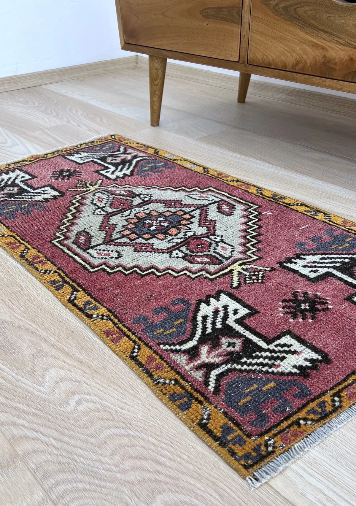 Haiah - Vintage Mini Pink Area Rug - kudenrugs