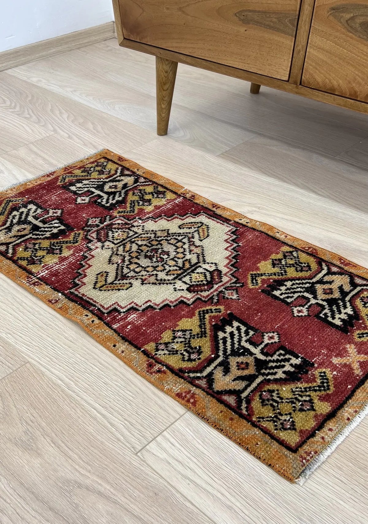 Hasiba - Vintage Mini Red Area Rug - kudenrugs