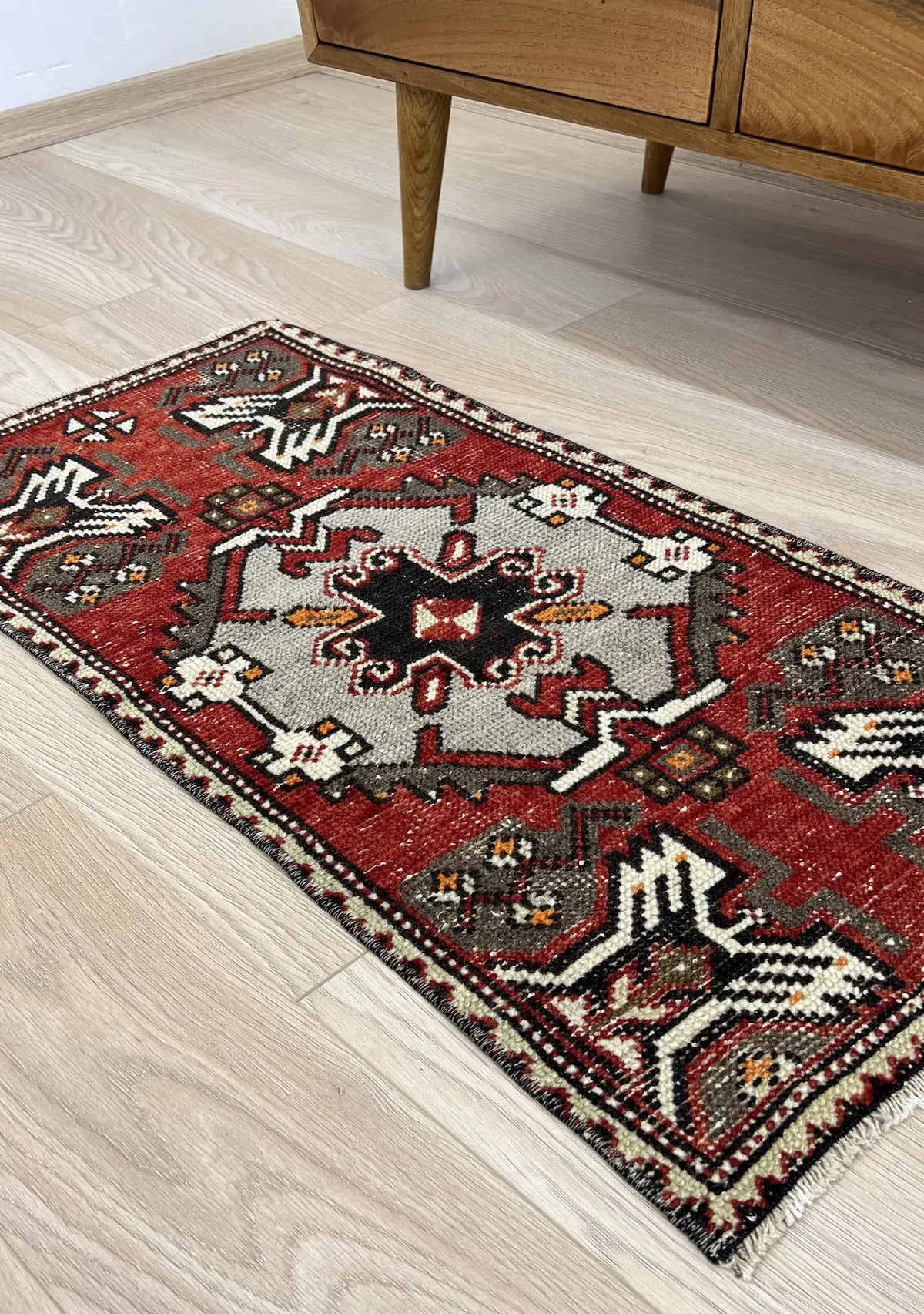 Heida - Vintage Mini Red Area Rug - kudenrugs