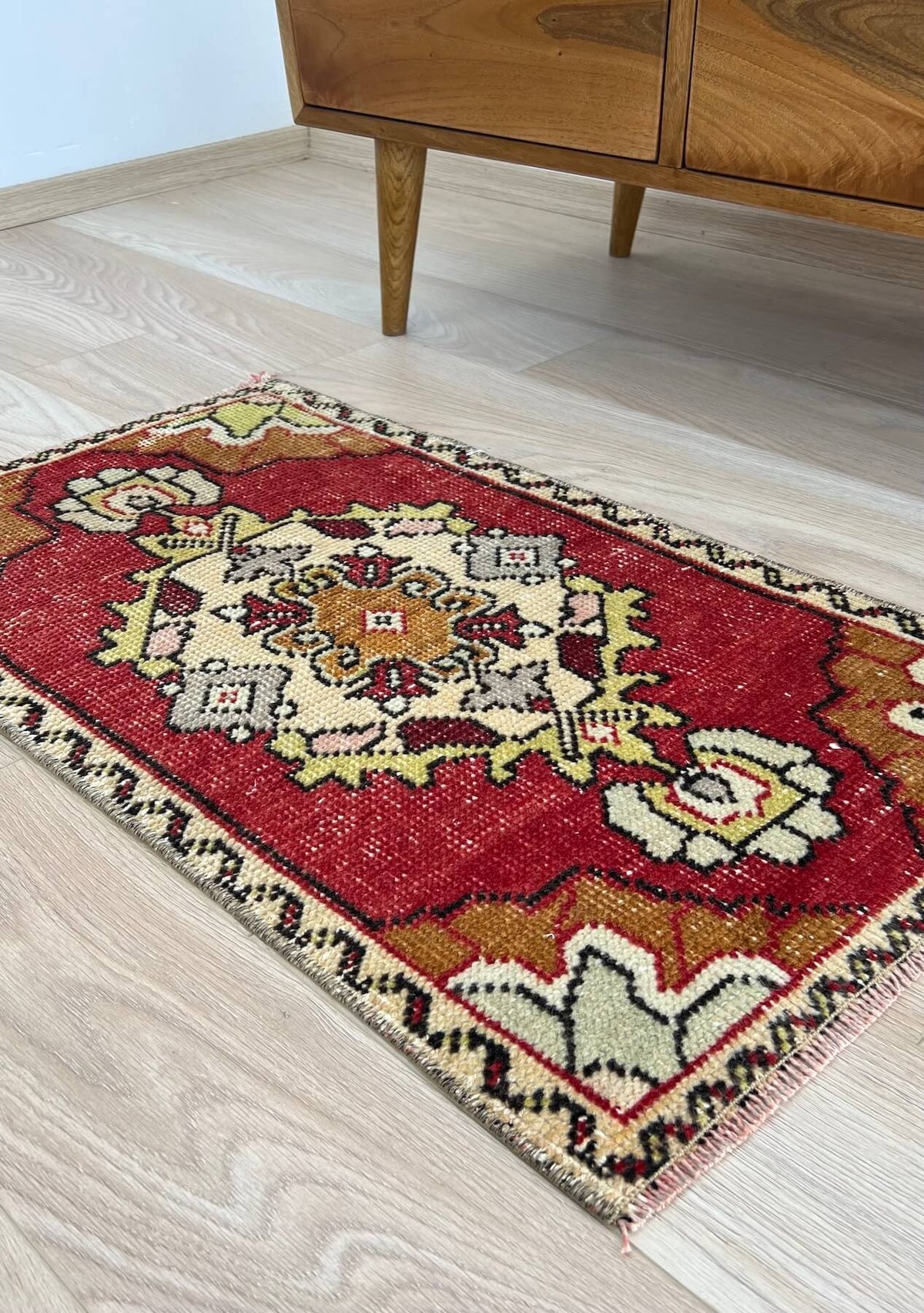 Helga - Vintage Mini Red Area Rug - kudenrugs