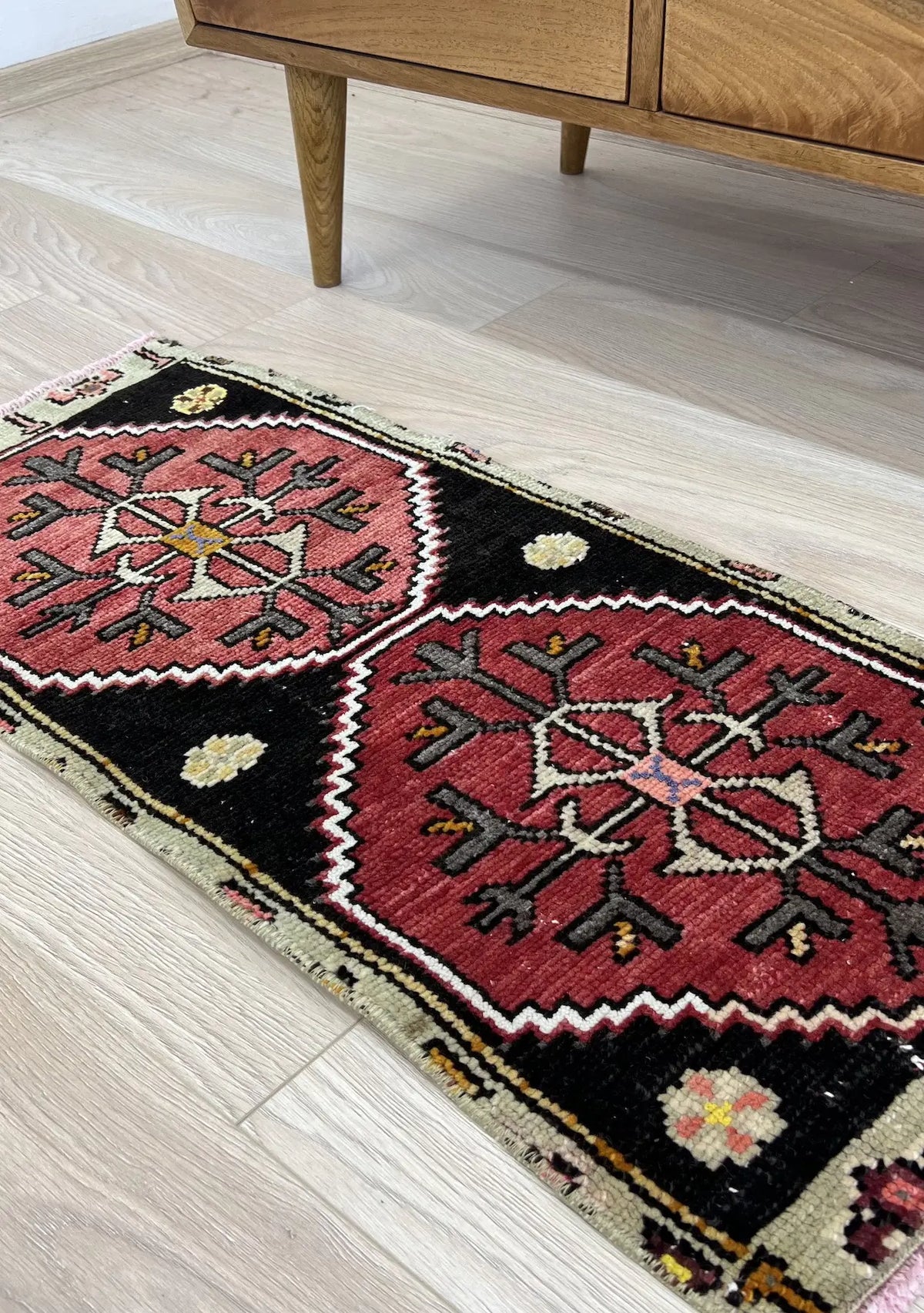 Hesperia - Vintage Mini Black Area Rug - kudenrugs