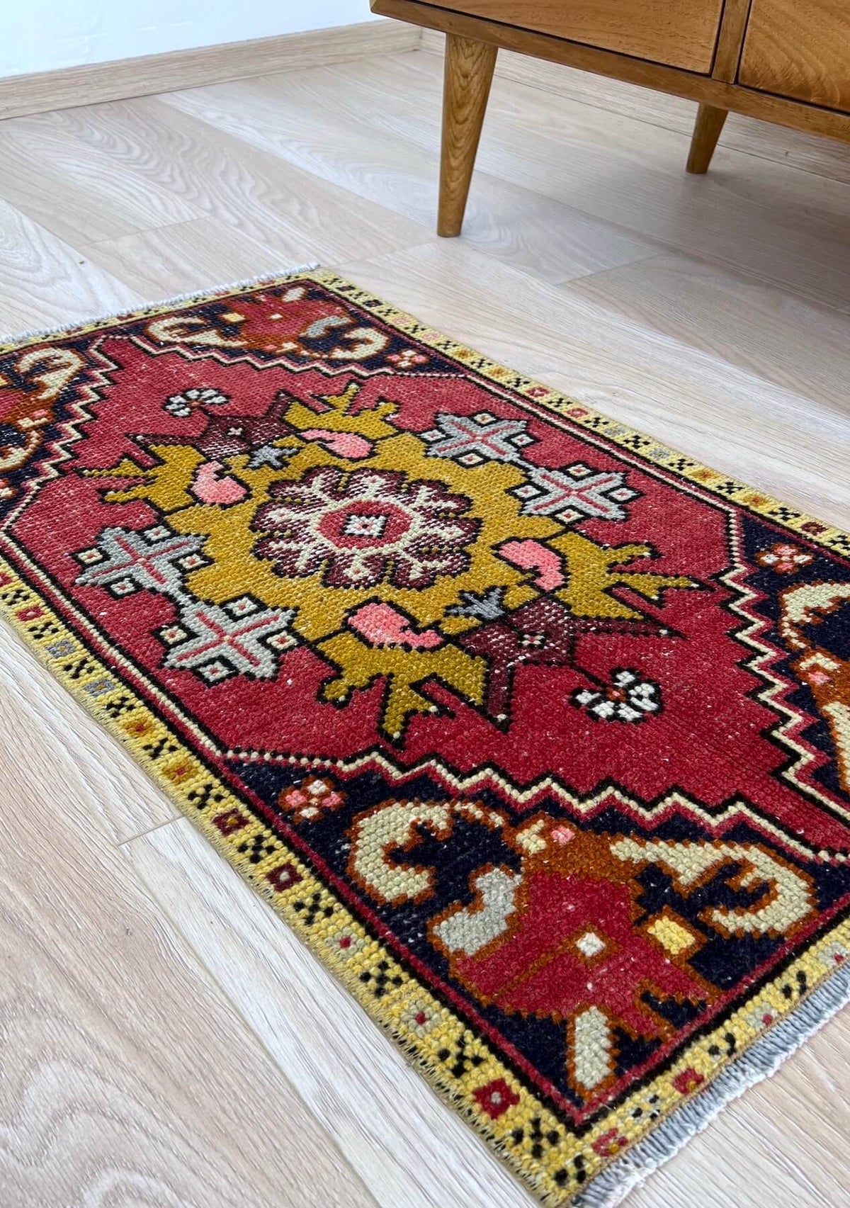 Hester - Vintage Mini Pink Area Rug - kudenrugs