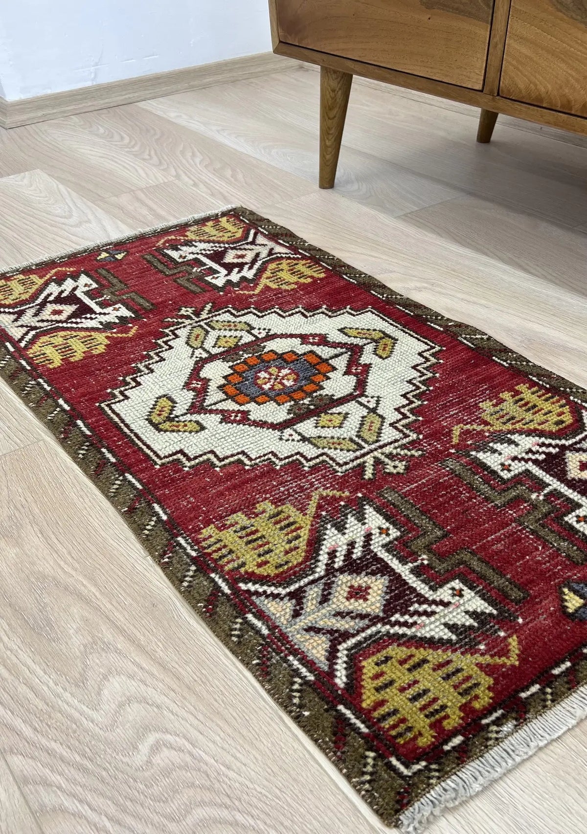 Ilaria - Vintage Mini Red Area Rug - kudenrugs