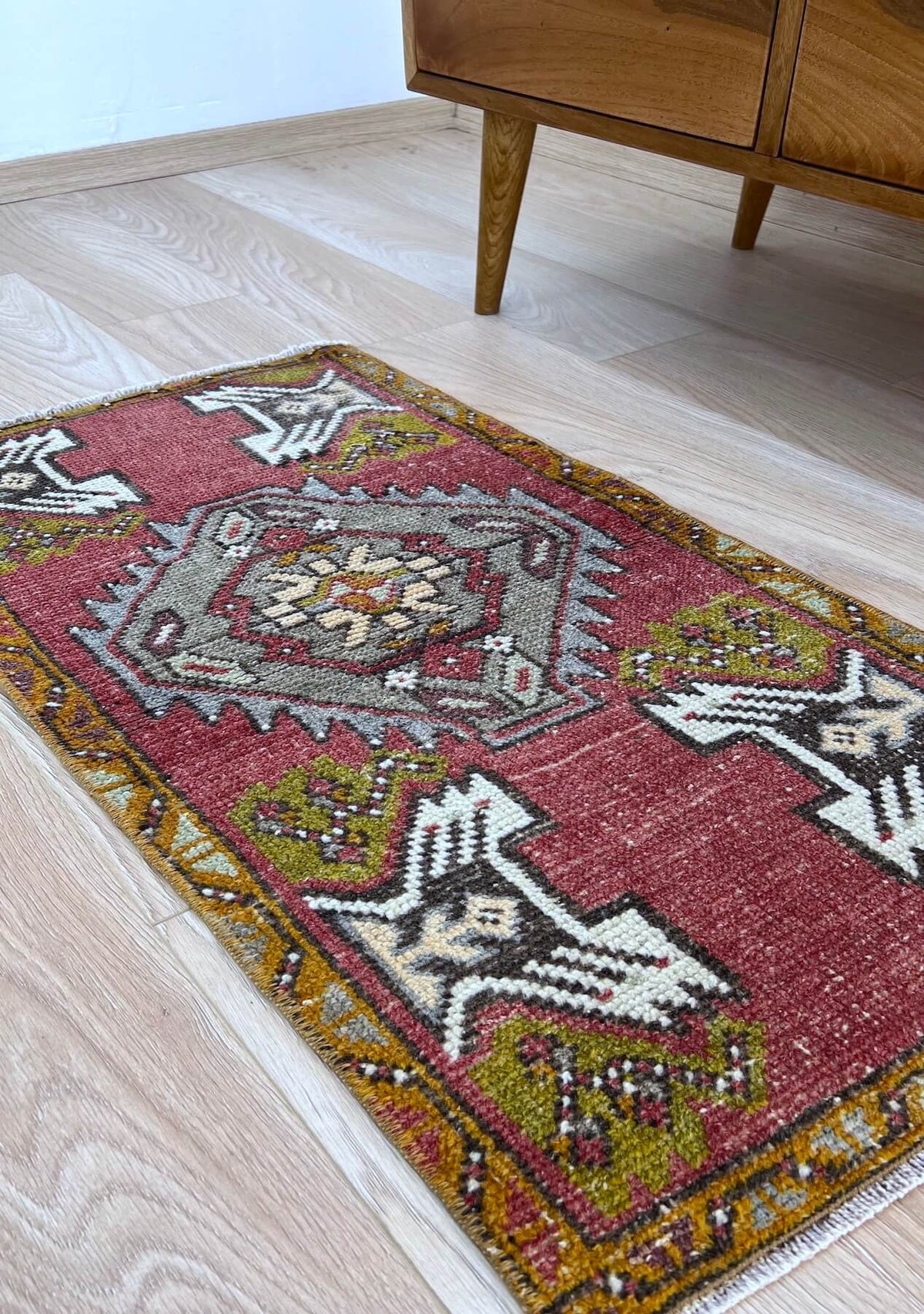 Ilene - Vintage Mini Pink Area Rug - kudenrugs