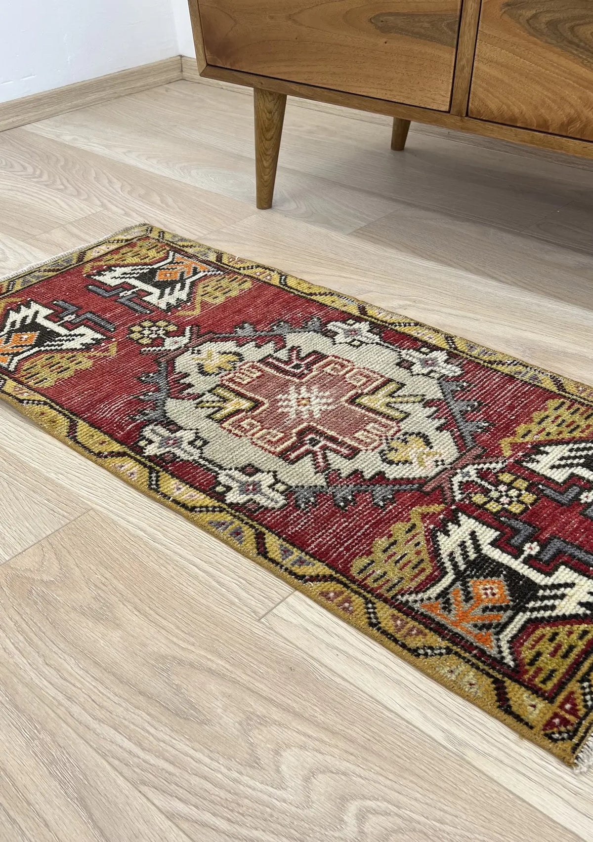 Irenka - Vintage Mini Red Area Rug - kudenrugs