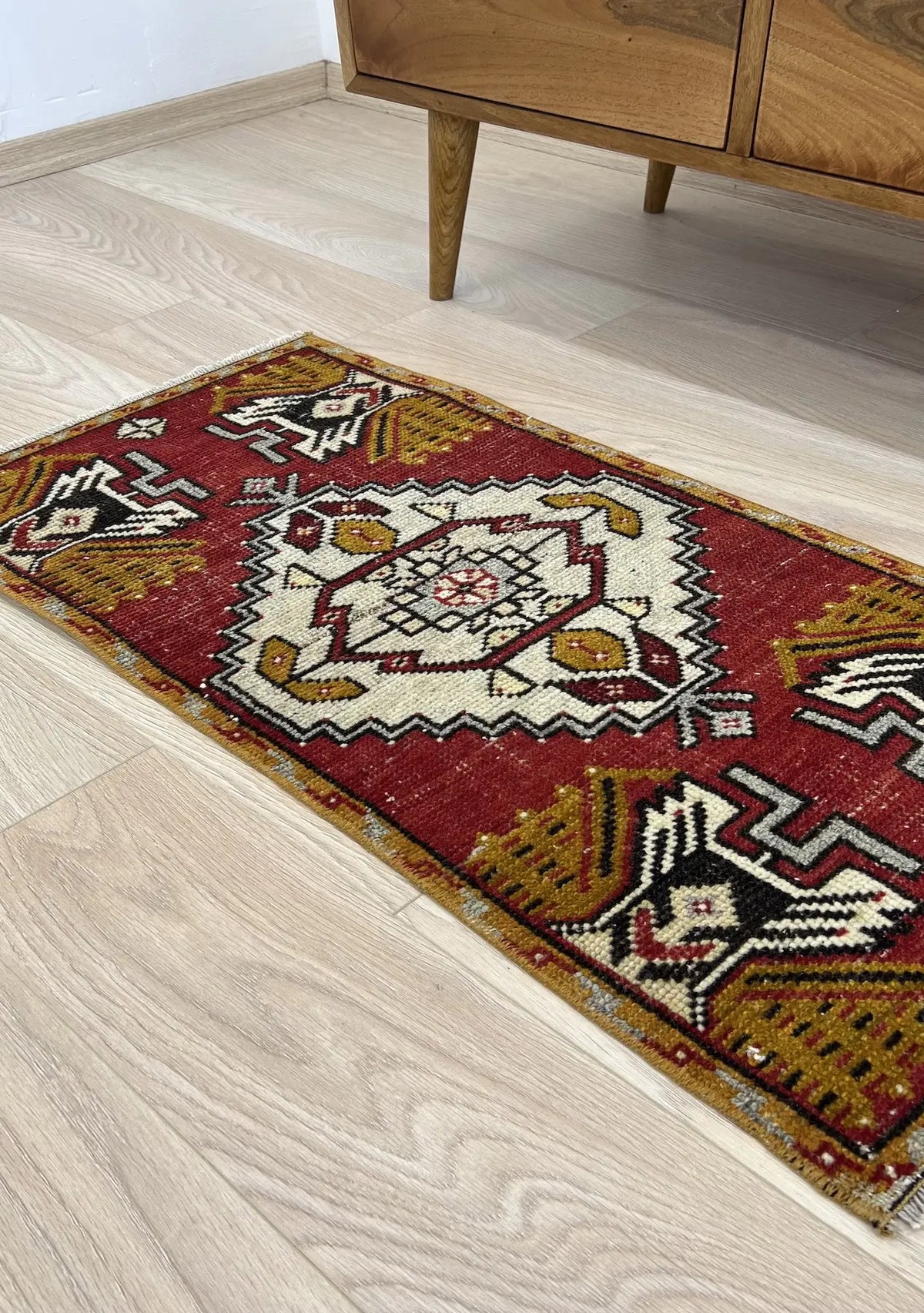 Ishild - Vintage Mini Red Area Rug - kudenrugs