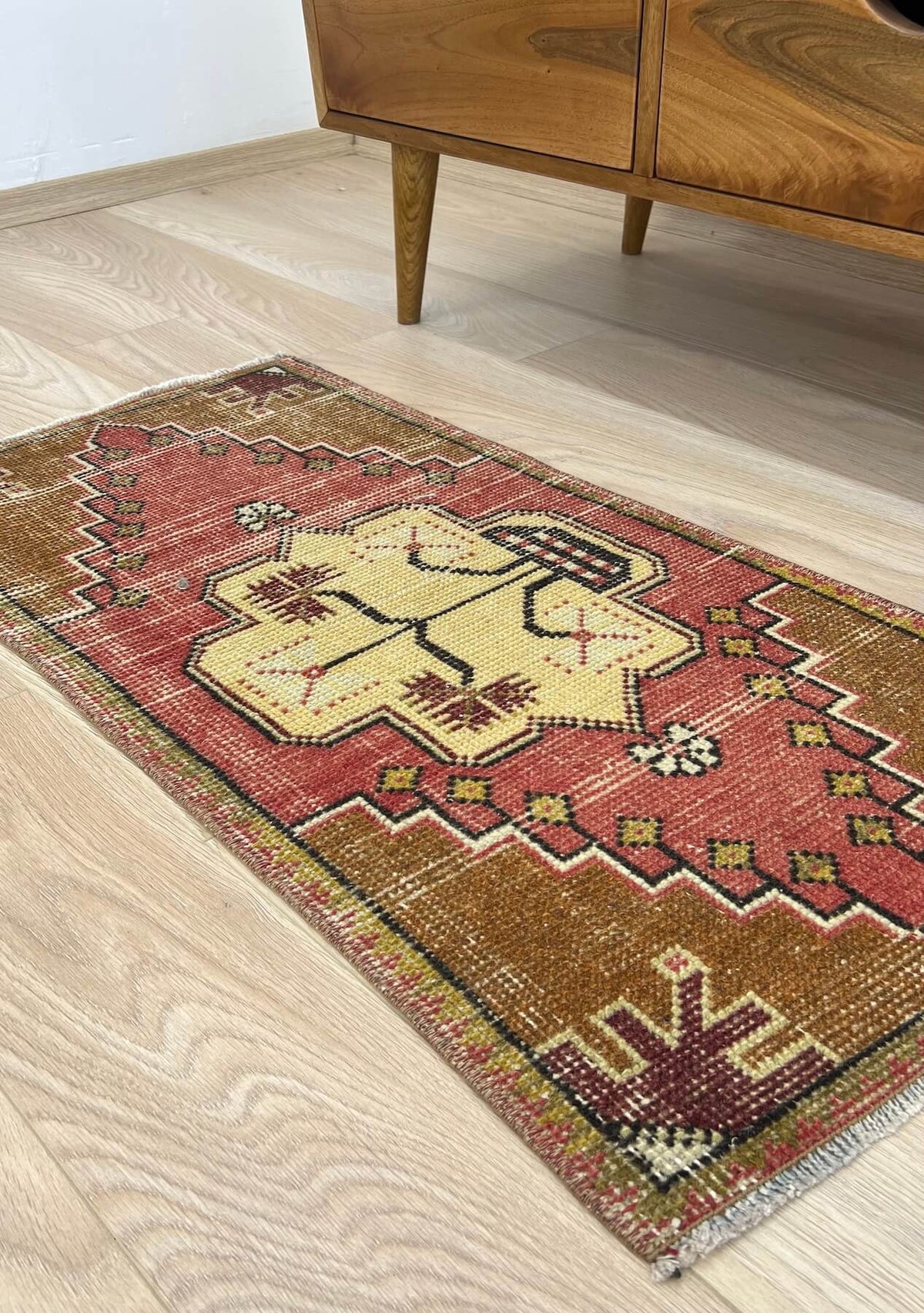 Izabella - Vintage Mini Pink Area Rug - kudenrugs