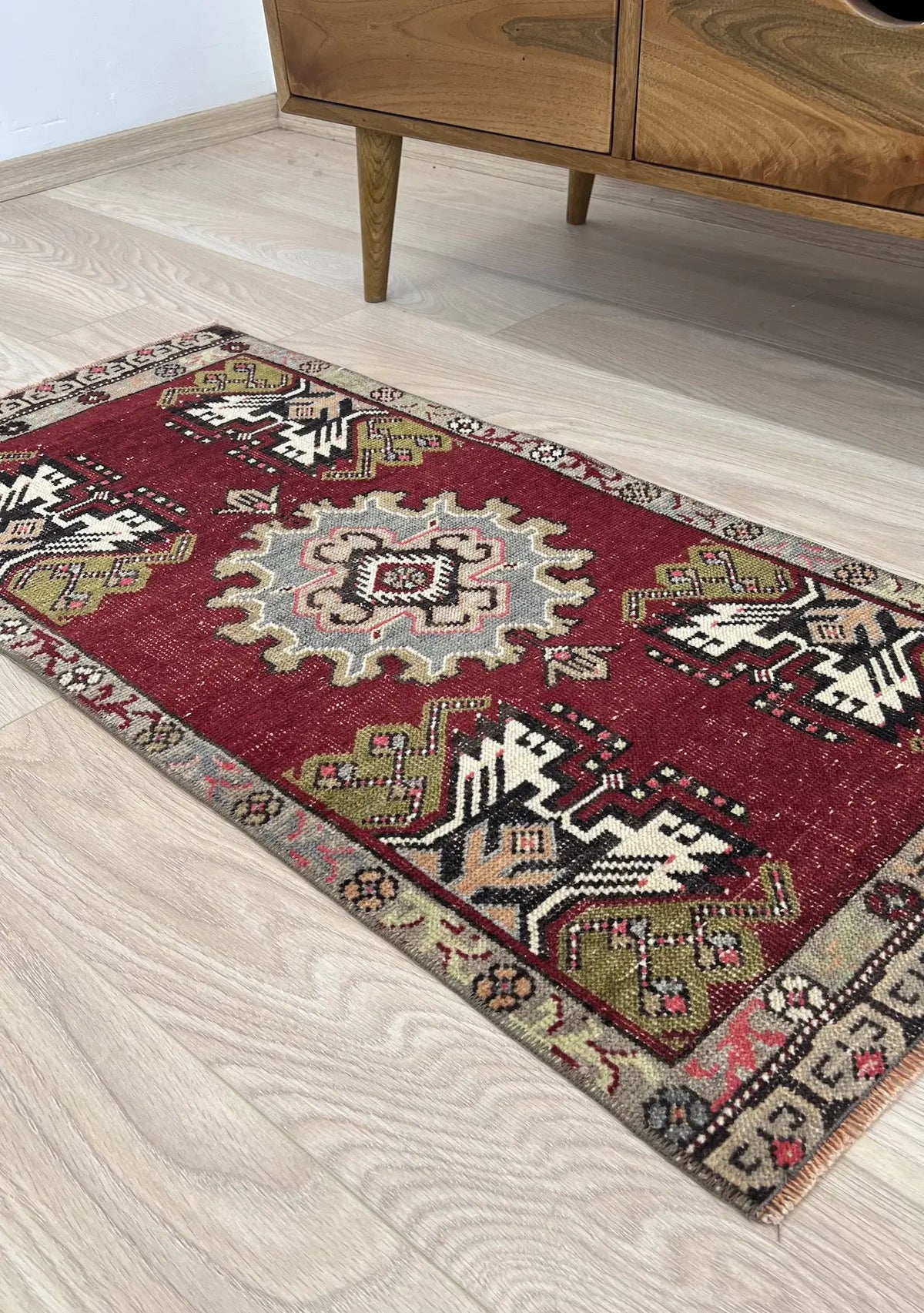 Jaenesha - Vintage Mini Red Area Rug - kudenrugs