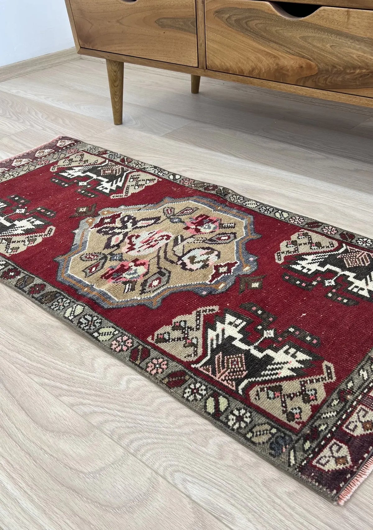 Javonna - Vintage Mini Red Area Rug - kudenrugs