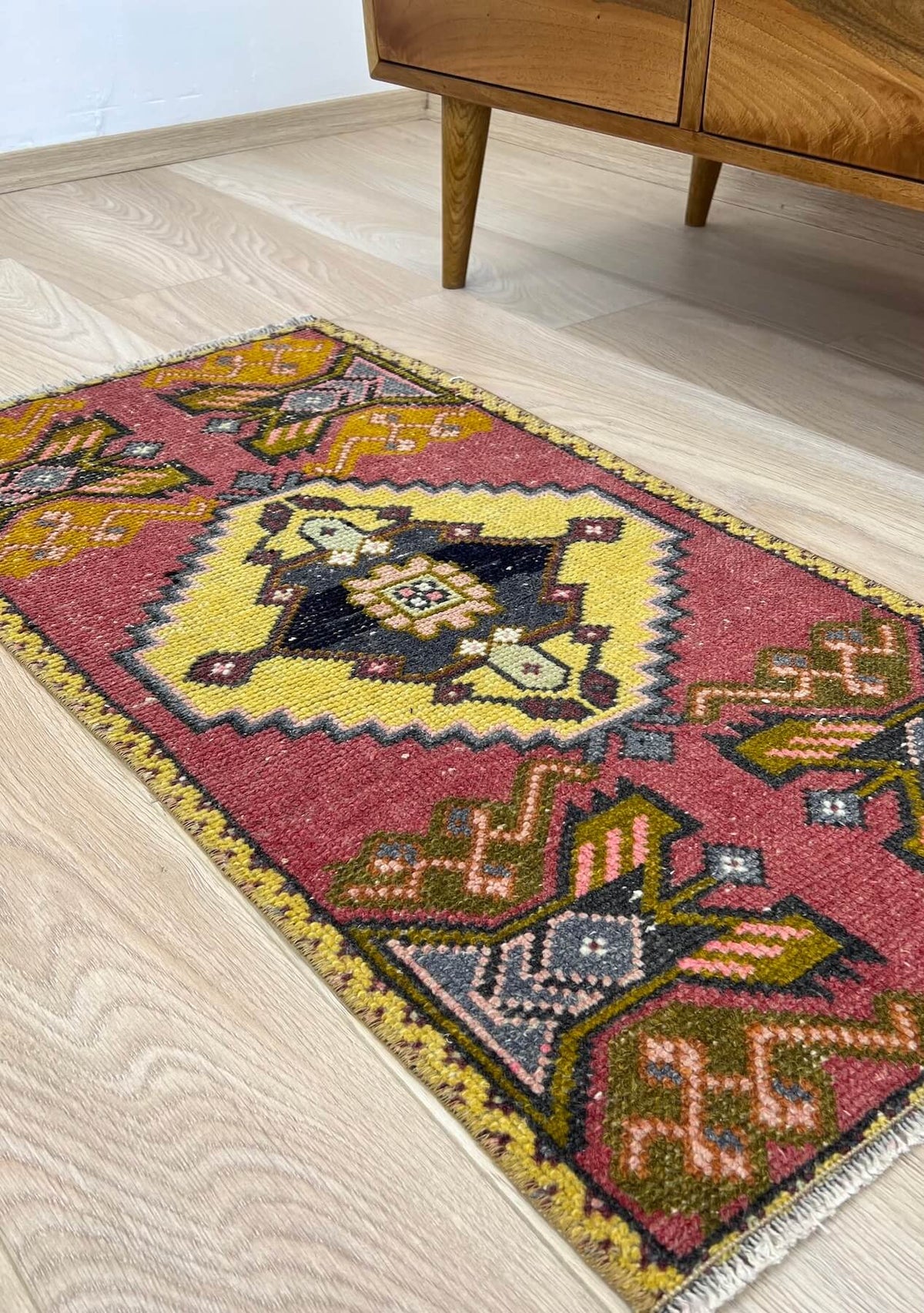 Jolene - Vintage Mini Pink Area Rug - kudenrugs