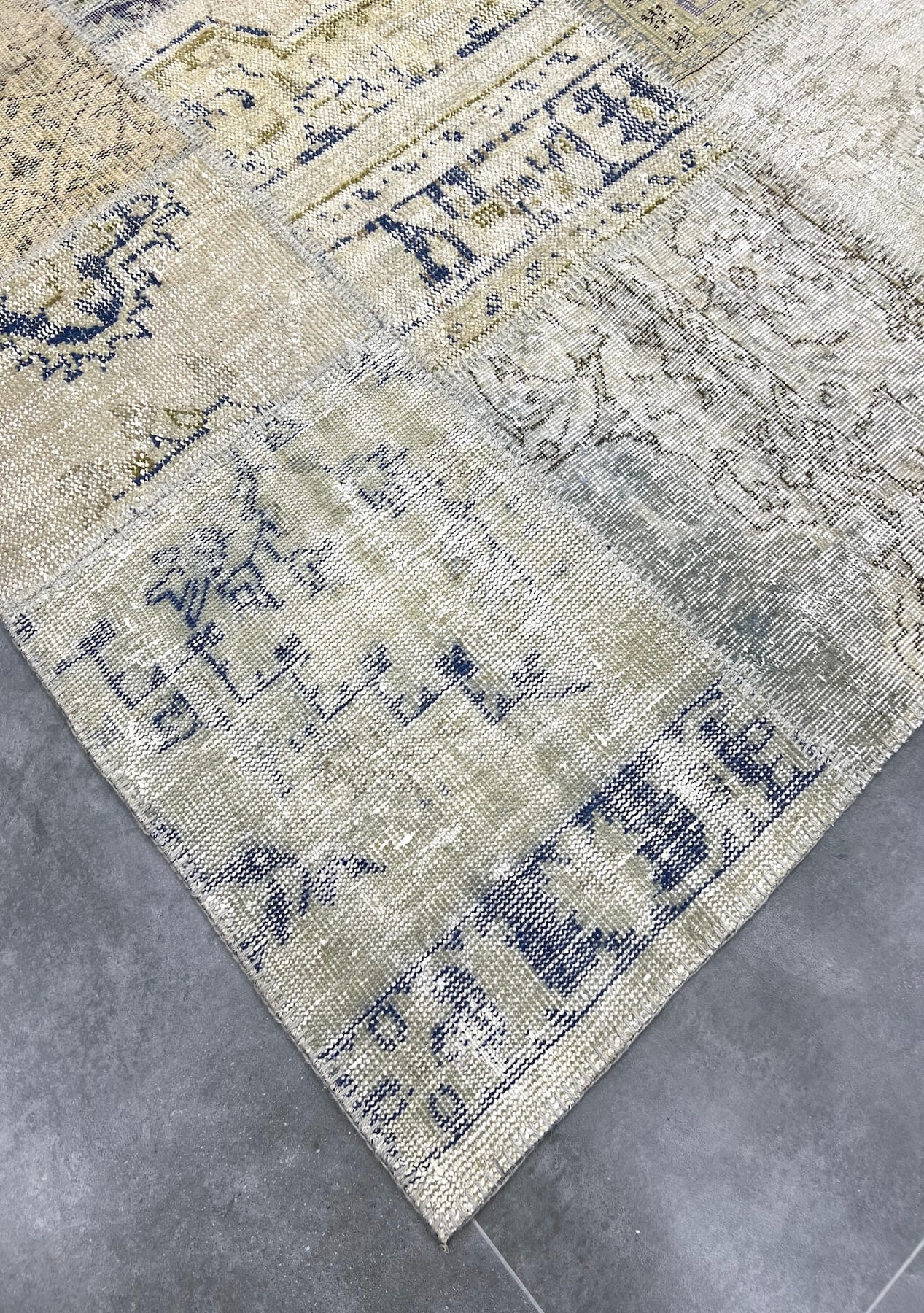 Kaliyah - Vintage Beige Patchwork Rug - kudenrugs