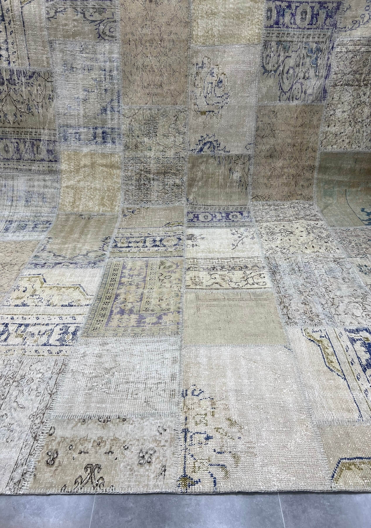 Kaliyah - Vintage Beige Patchwork Rug - kudenrugs