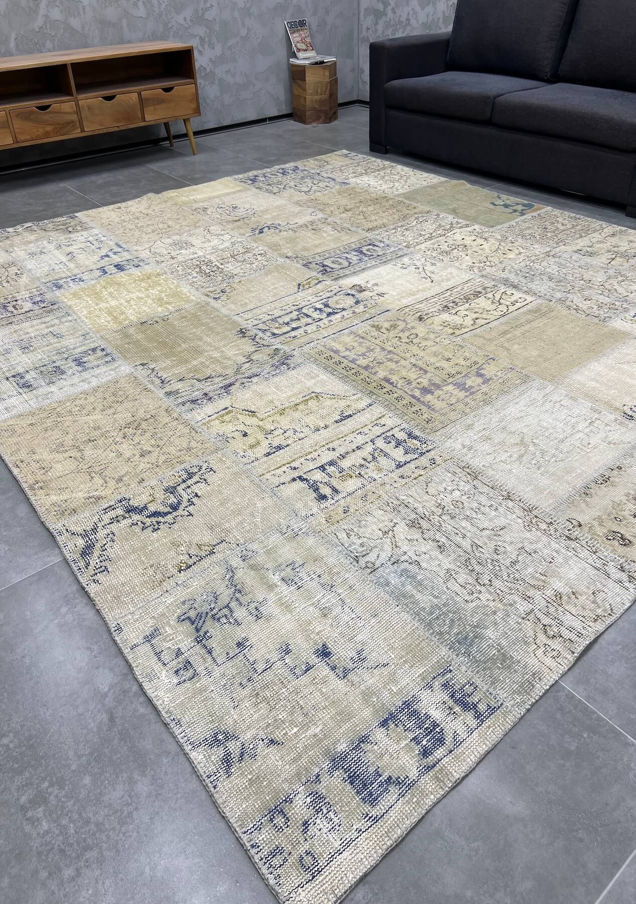 Kaliyah - Vintage Beige Patchwork Rug - kudenrugs