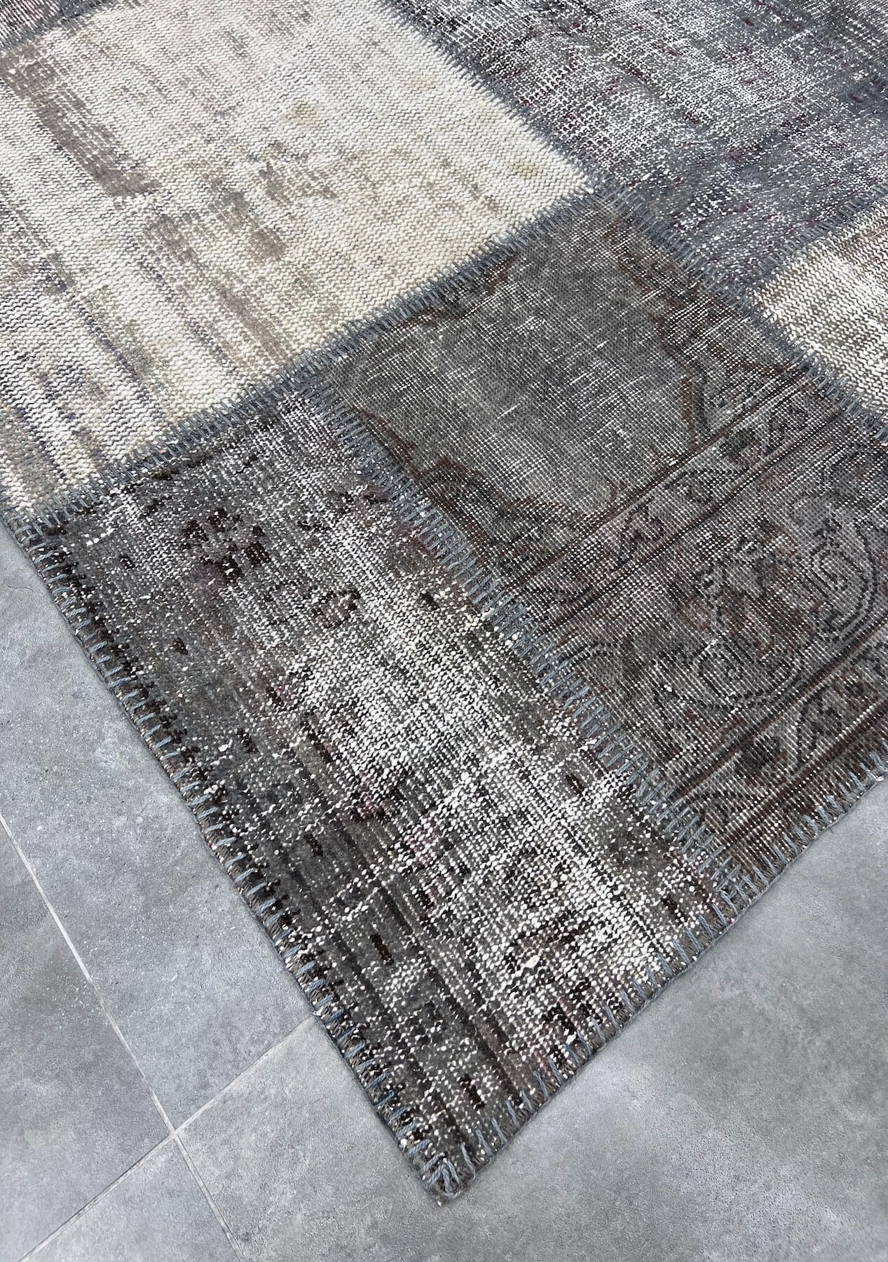 Kayley - Vintage Gray Patchwork Rug - kudenrugs