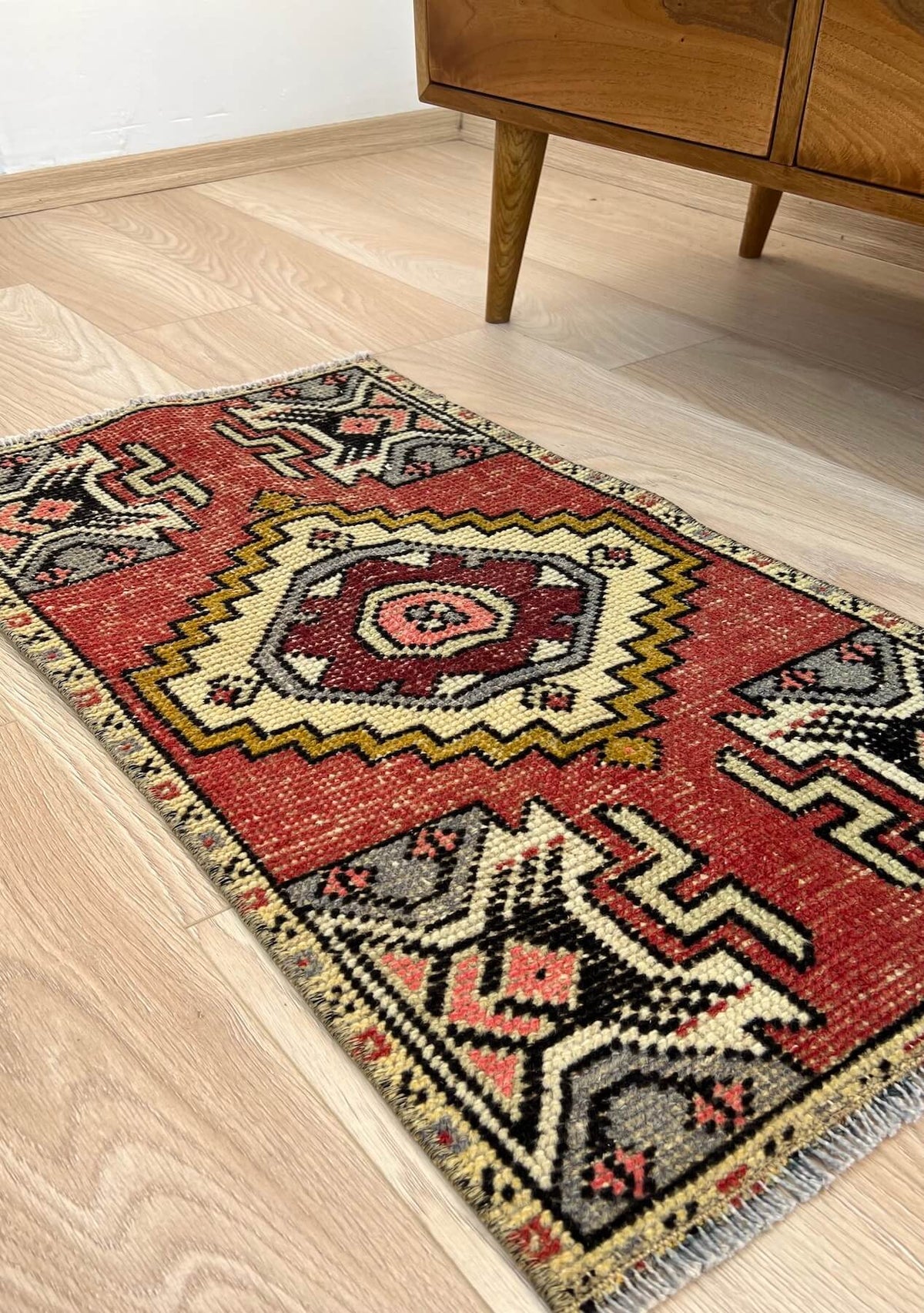 Keily - Vintage Mini Red Area Rug - kudenrugs
