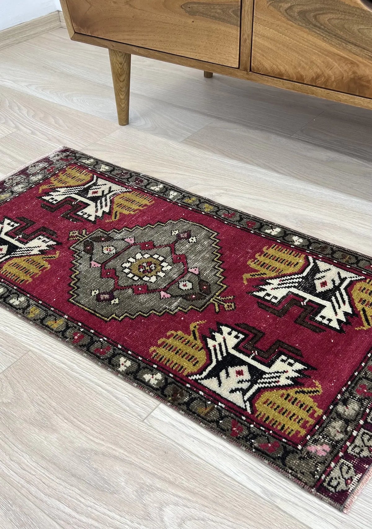 Kichea - Vintage Mini Red Area Rug - kudenrugs