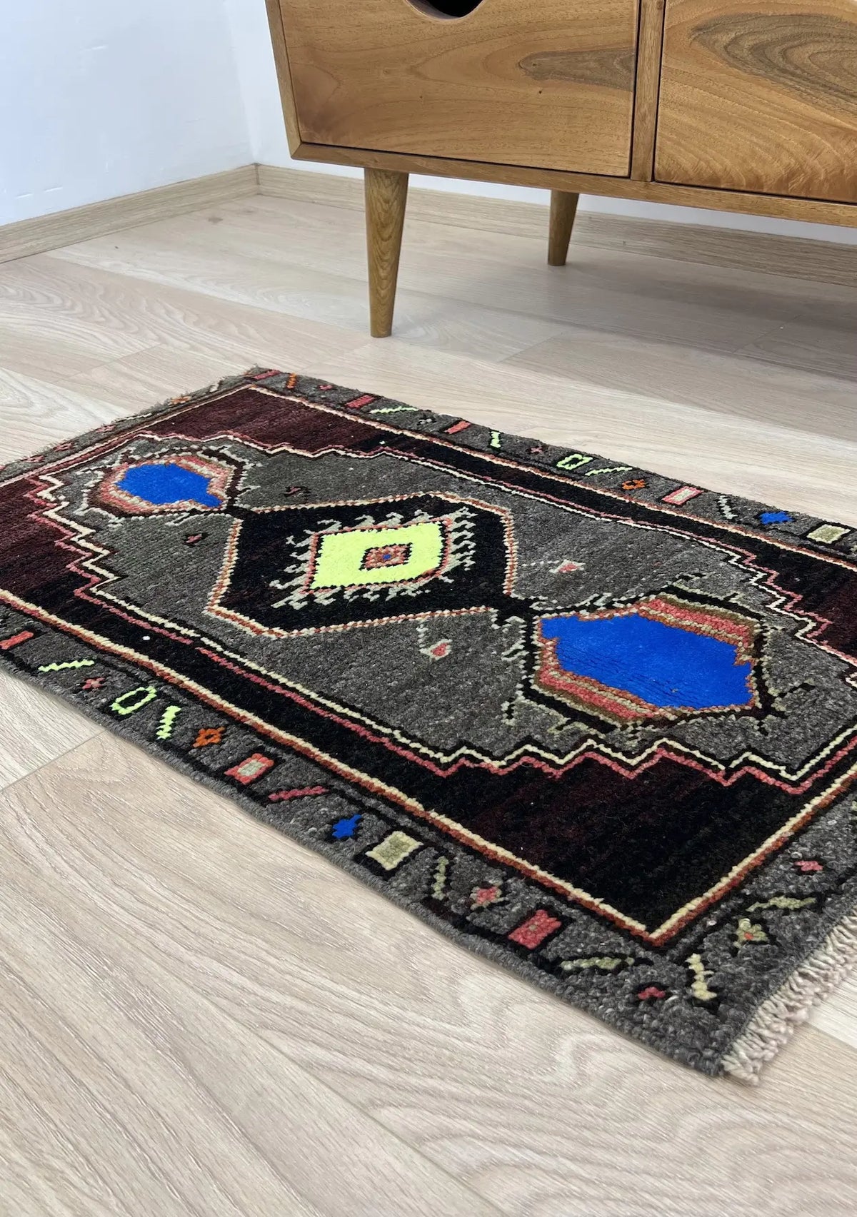 Kohana - Vintage Mini Gray Area Rug - kudenrugs