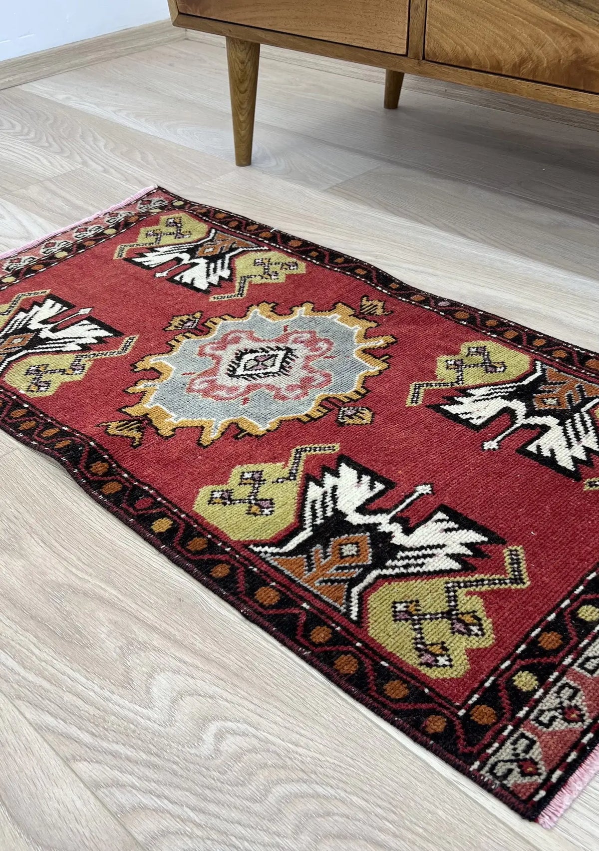 Kysha - Vintage Mini Red Area Rug - kudenrugs