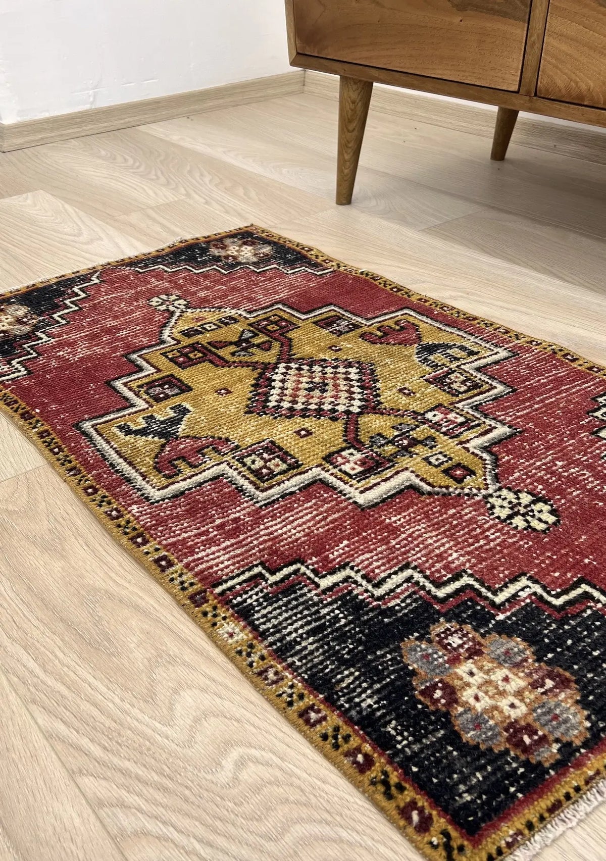 Laboni - Vintage Mini Red Area Rug - kudenrugs