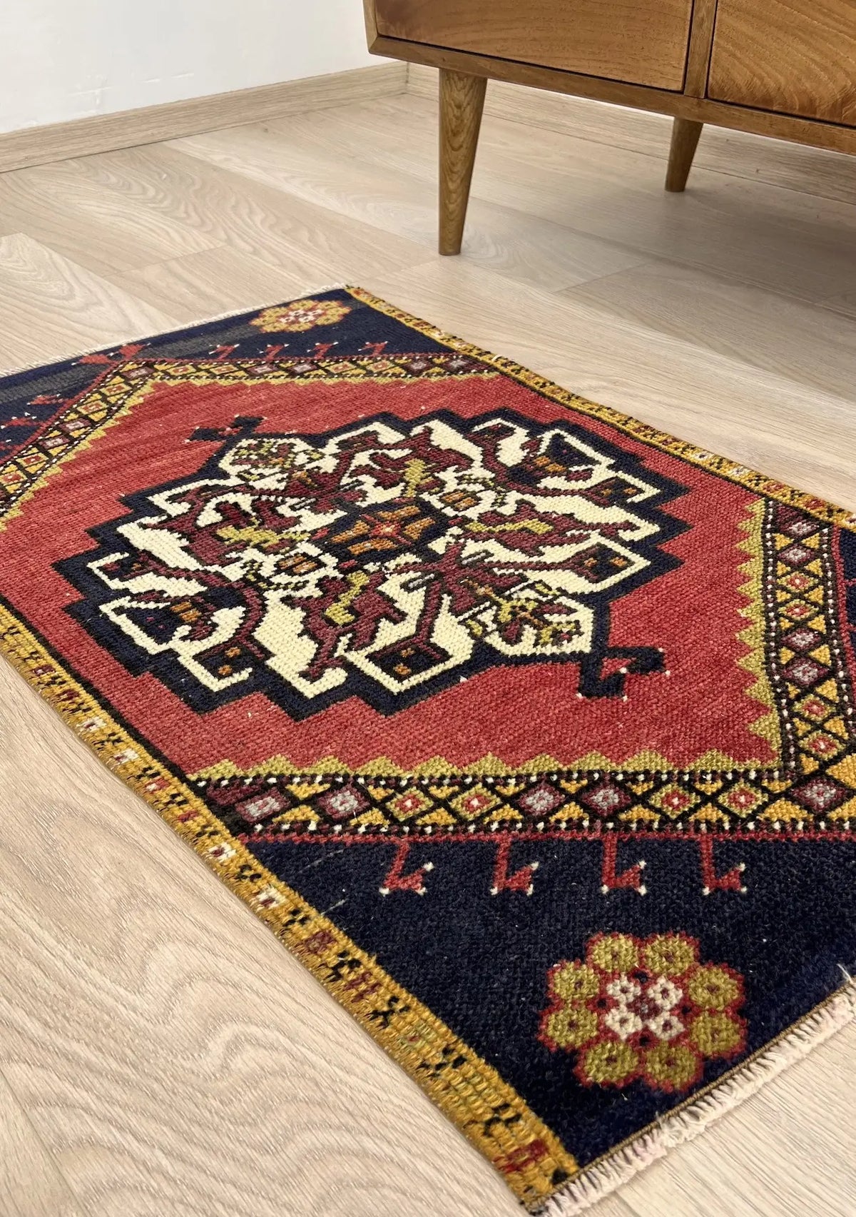 Lachell - Vintage Mini Red Area Rug - kudenrugs