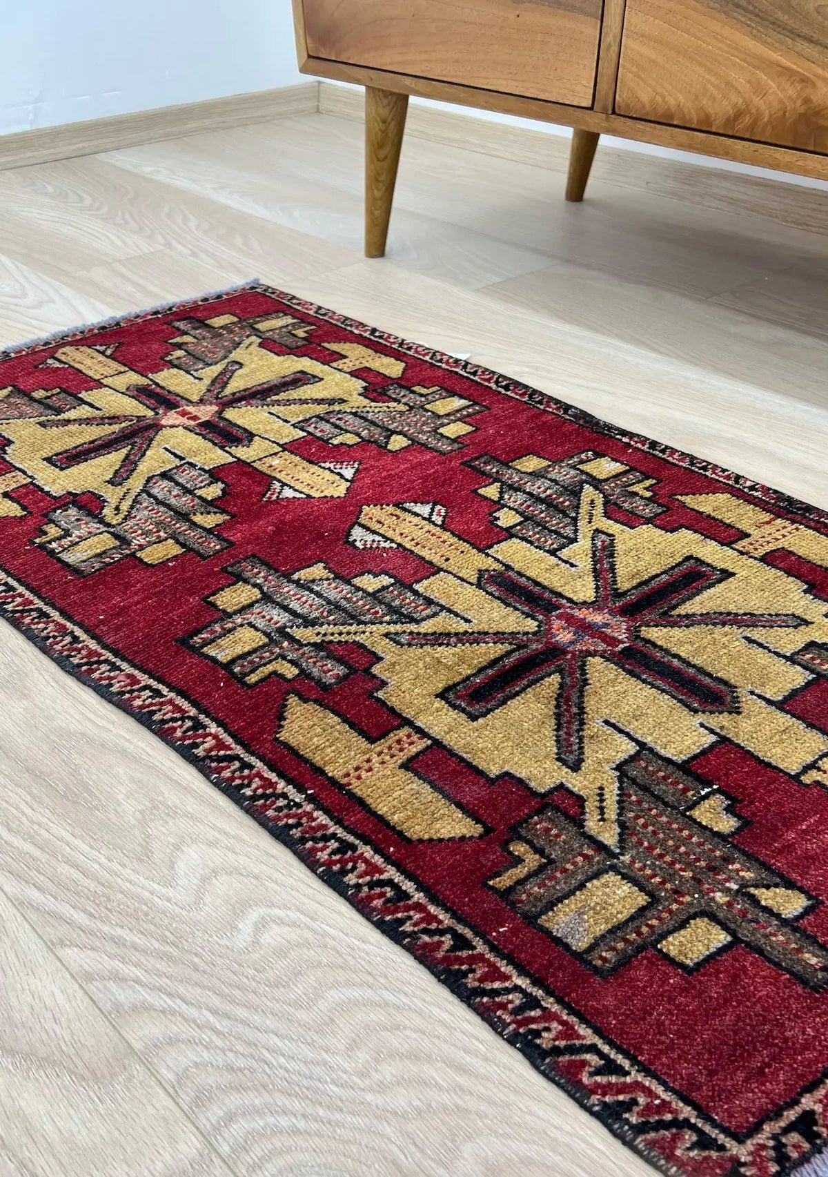 Ladislava - Vintage Mini Red Area Rug - kudenrugs