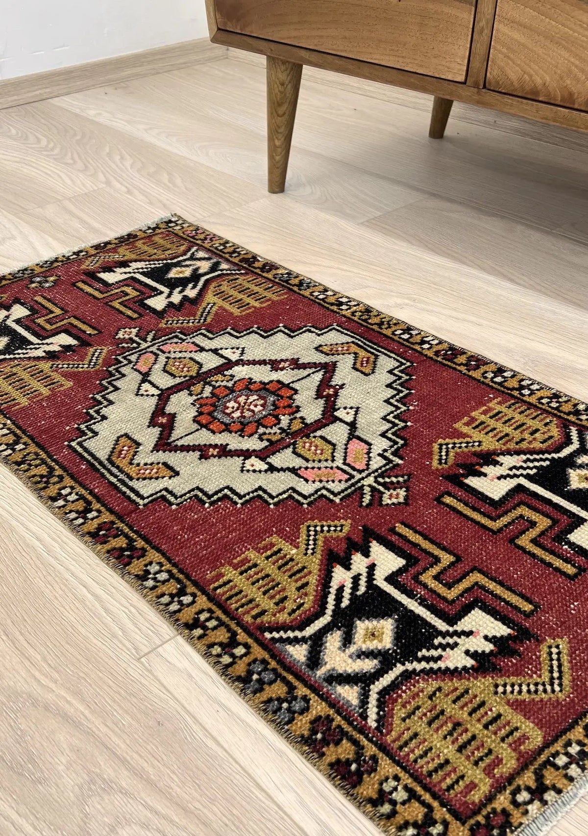 Lae - Vintage Mini Red Area Rug - kudenrugs