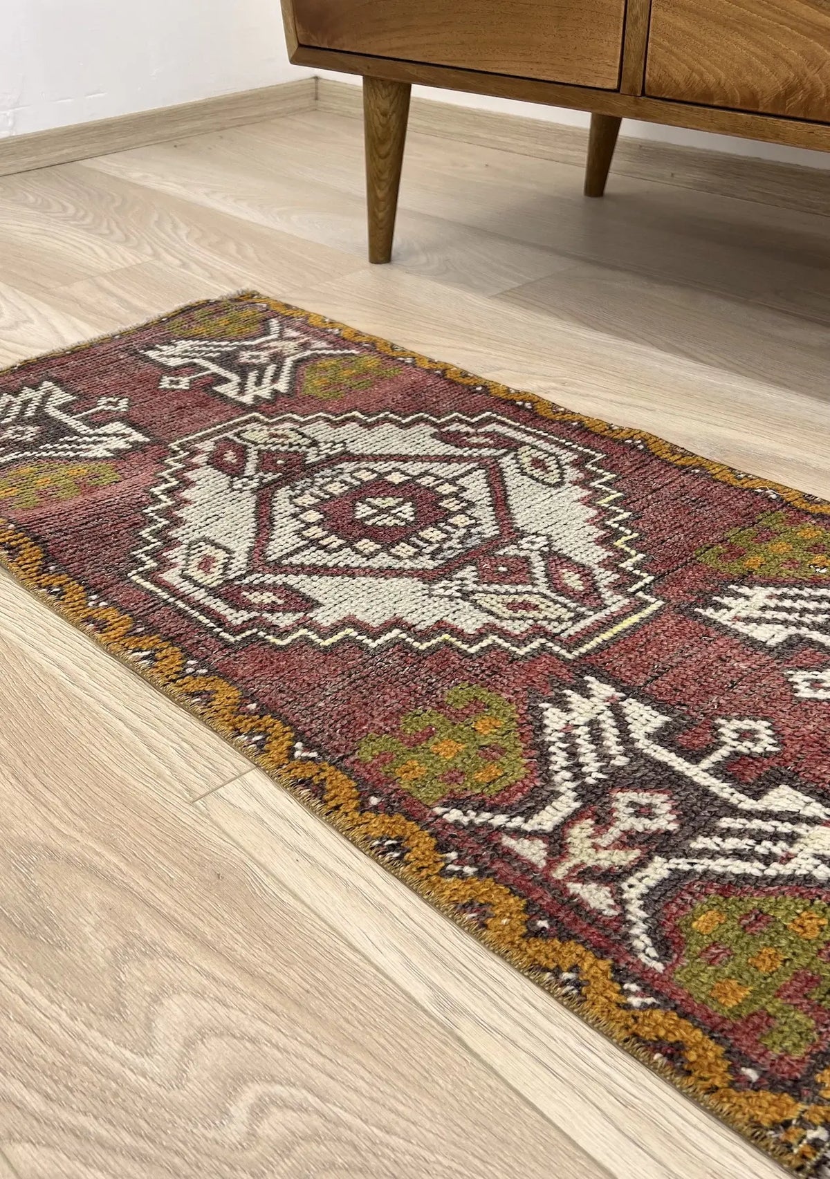 Laela - Vintage Mini Red Area Rug - kudenrugs