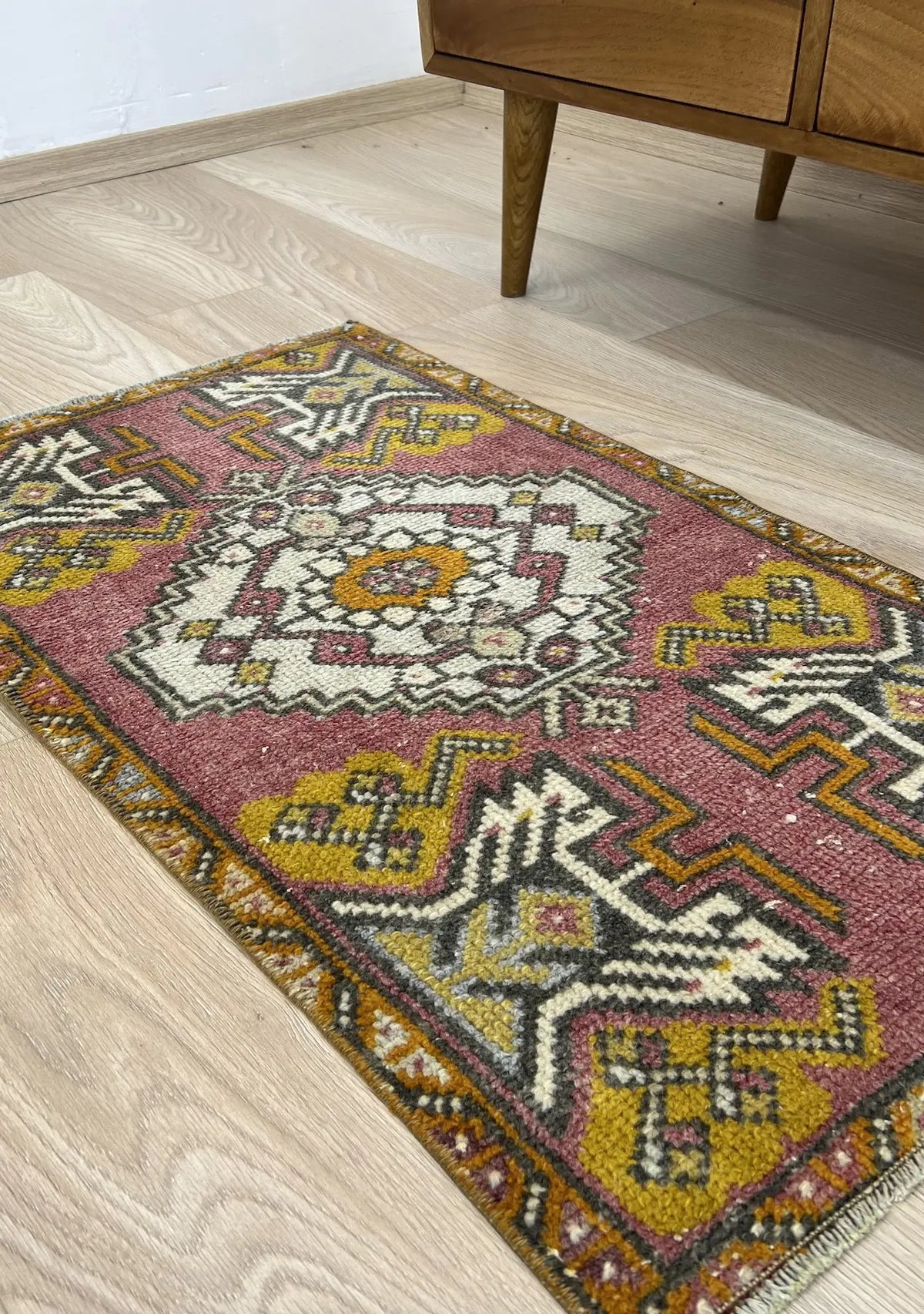 Lai - Vintage Mini Pink Area Rug - kudenrugs