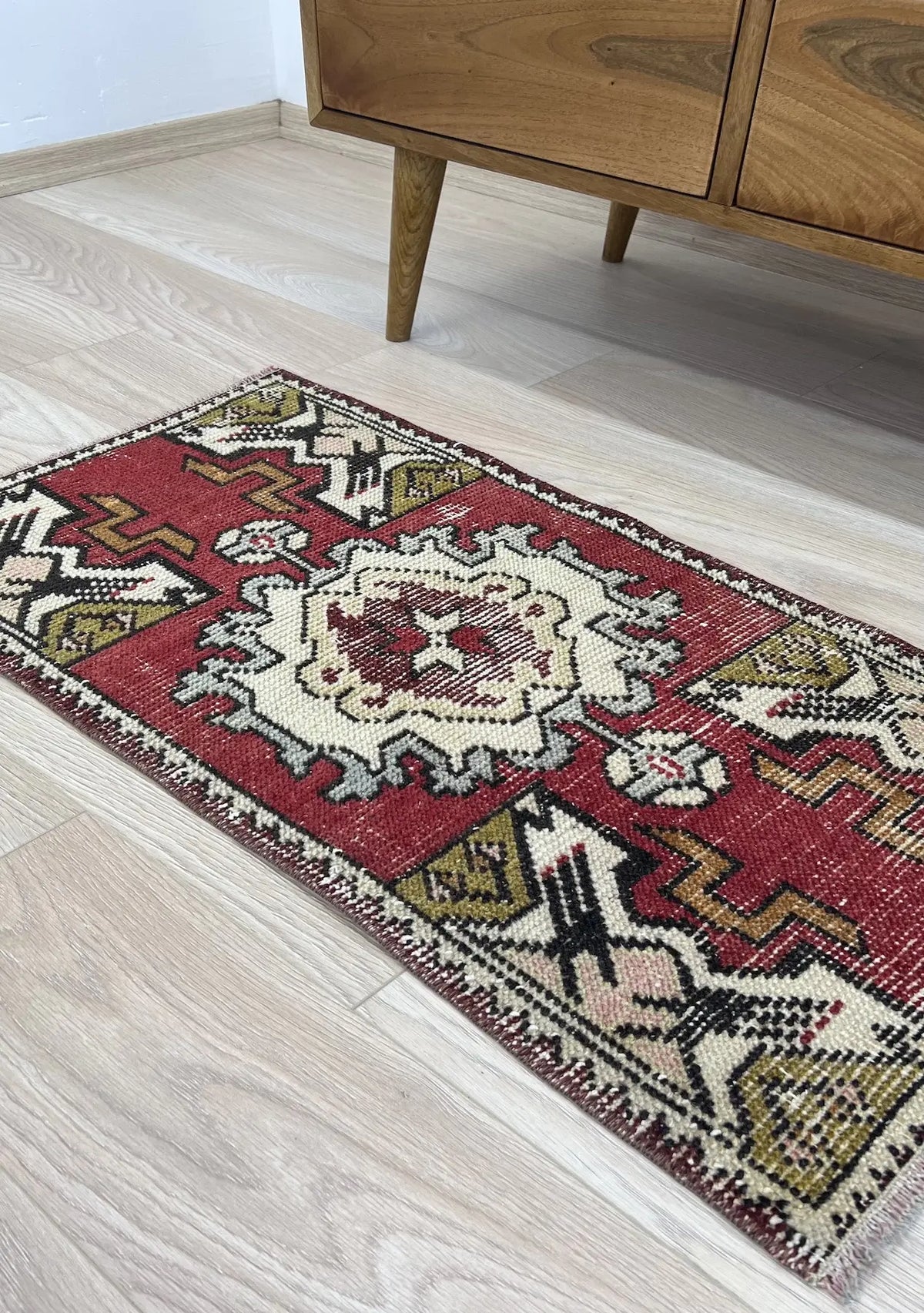 Laini - Vintage Mini Red Area Rug - kudenrugs