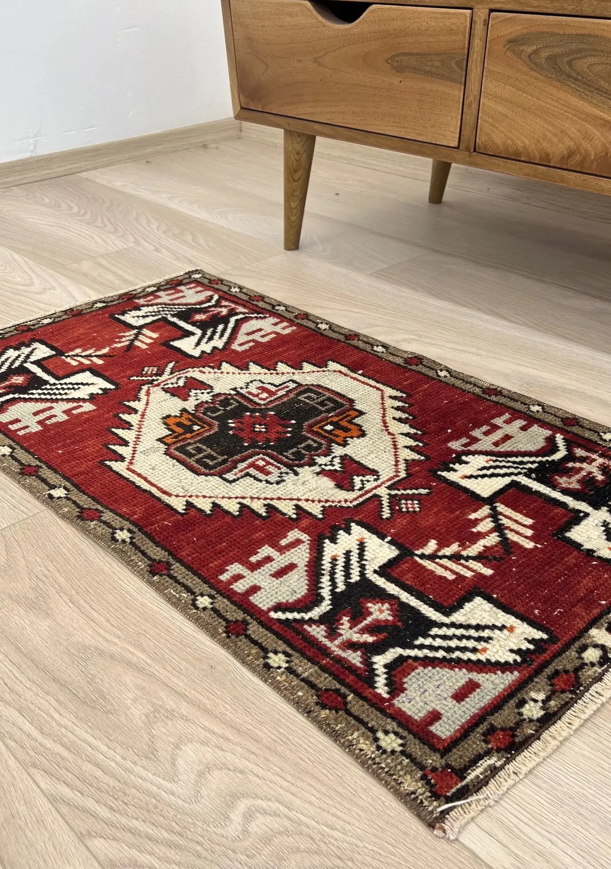 Lajerrica - Vintage Mini Red Area Rug - kudenrugs