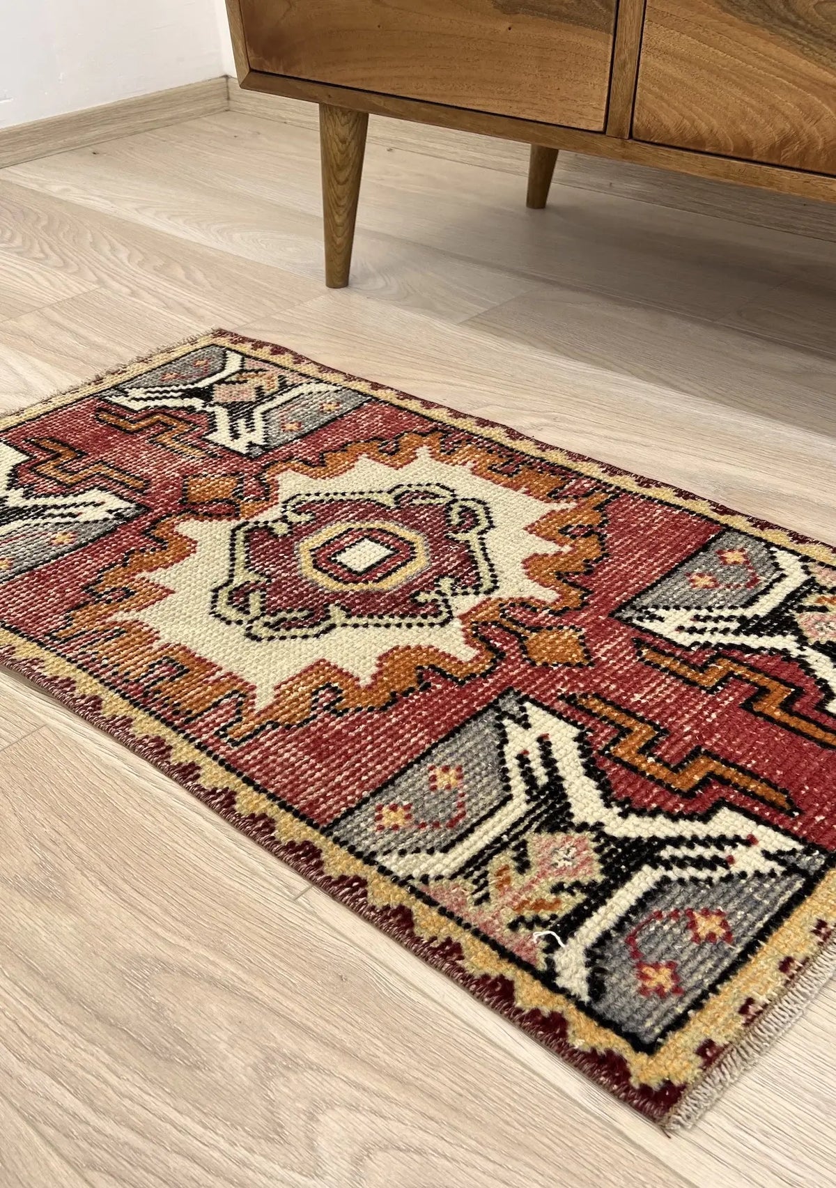 Lalima - Vintage Mini Red Area Rug - kudenrugs