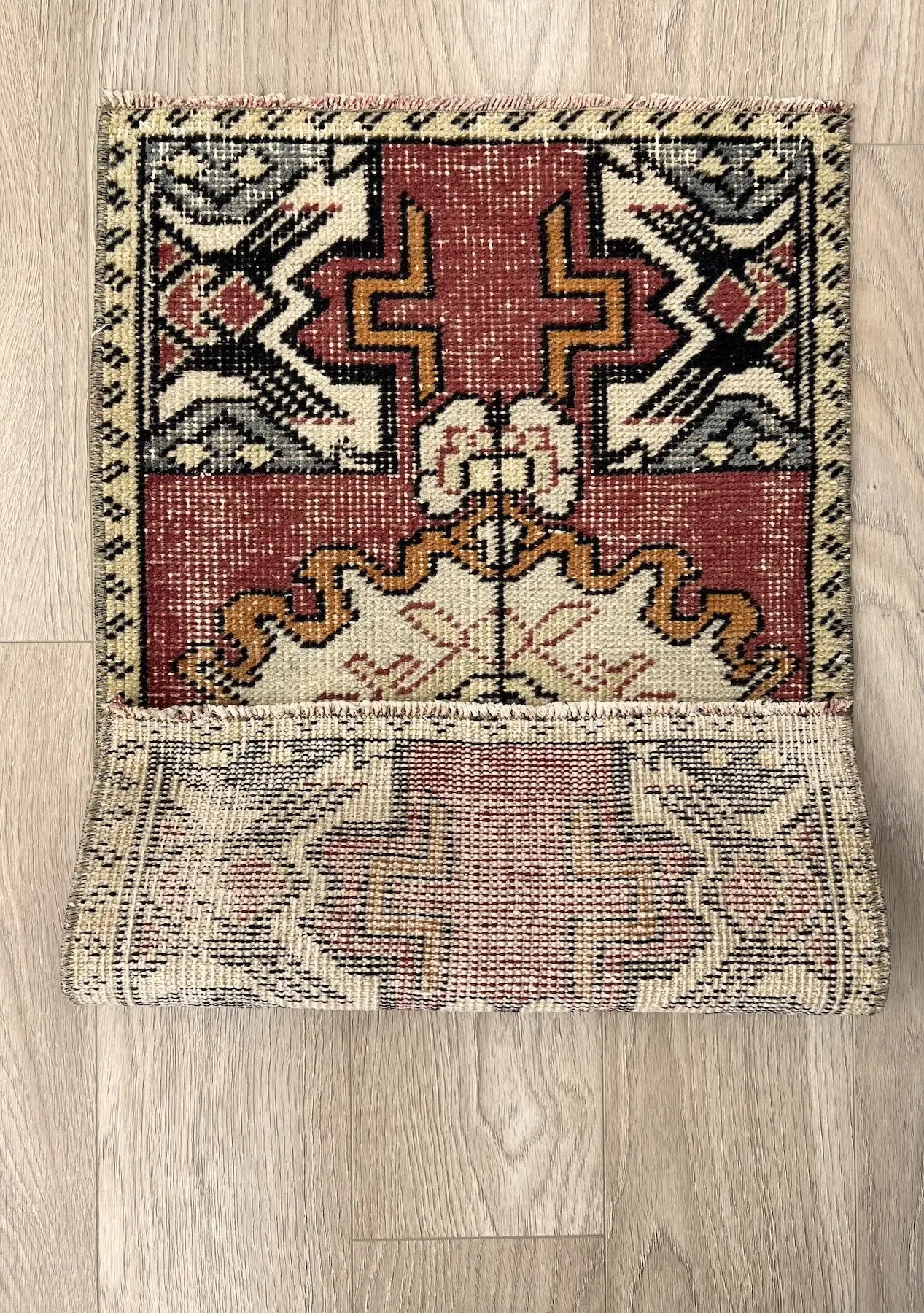 Lalisa - Vintage Mini Red Area Rug - kudenrugs