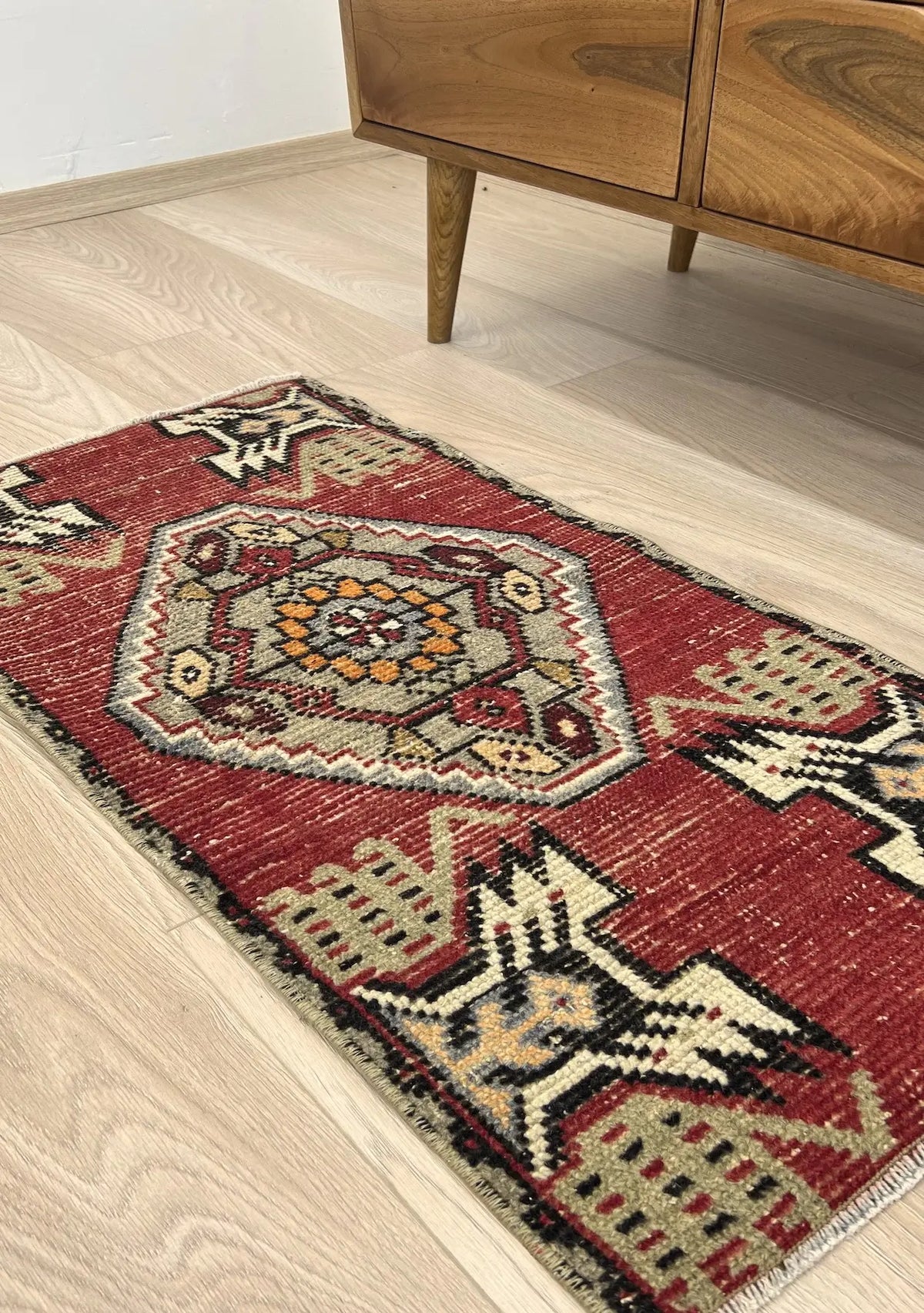 Landen - Vintage Mini Red Area Rug - kudenrugs