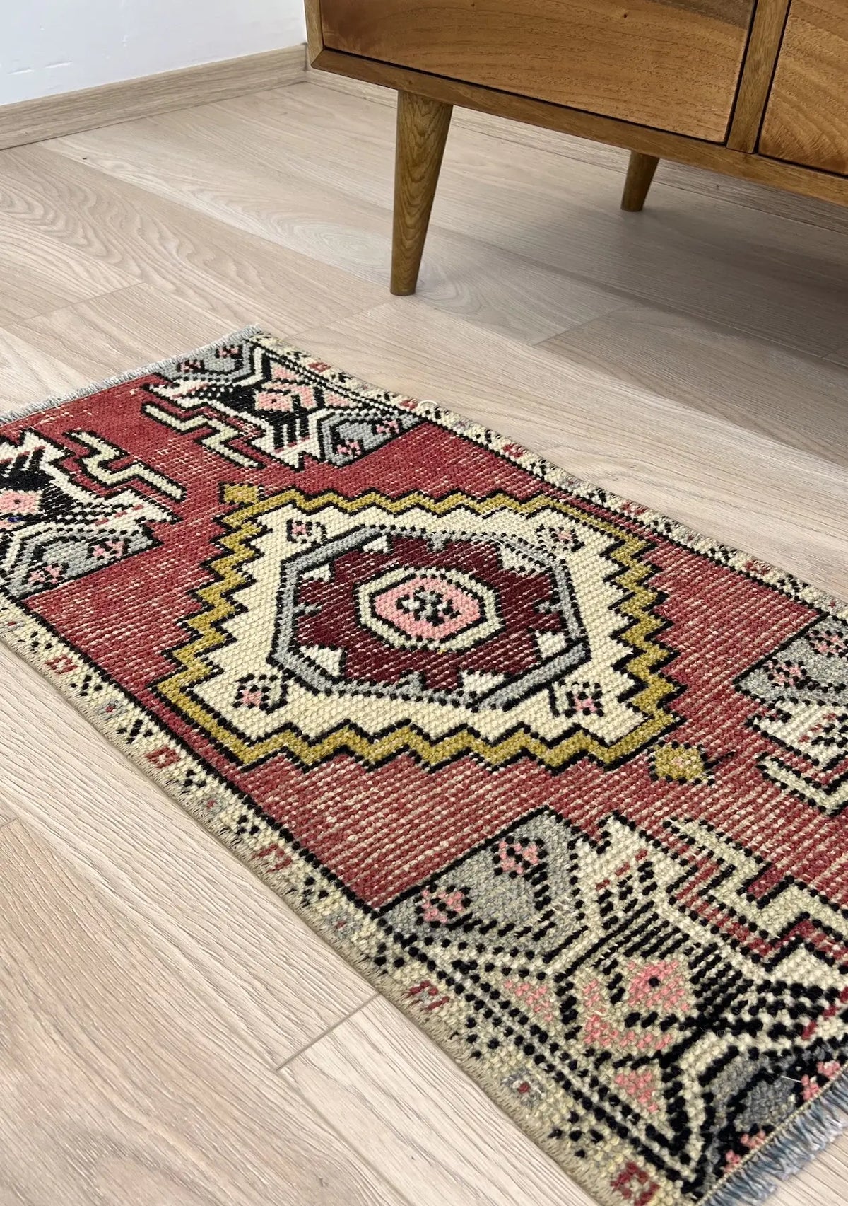 Langly - Vintage Mini Red Area Rug - kudenrugs