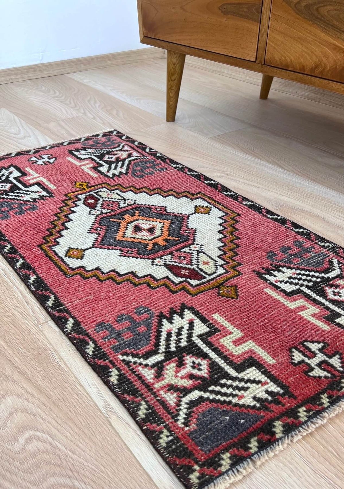 Latonya - Vintage Mini Pink Area Rug - kudenrugs