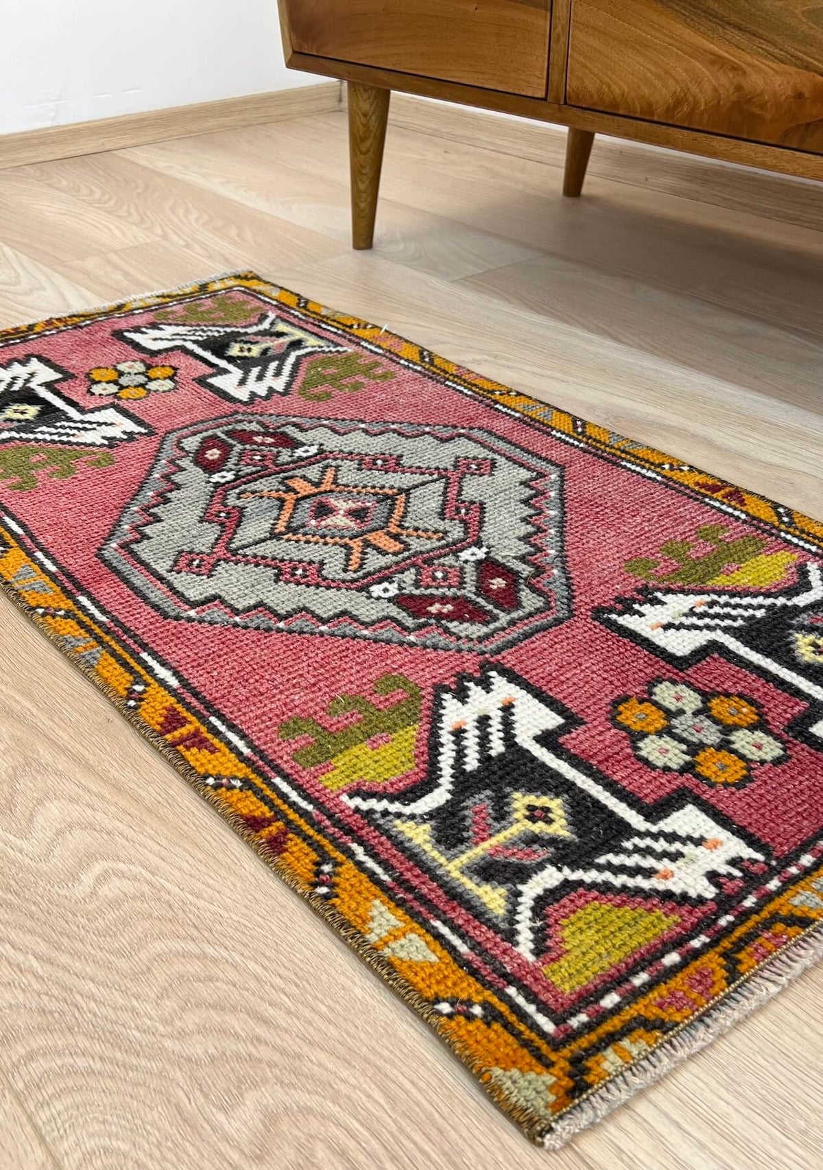 Leia - Vintage Mini Pink Area Rug - kudenrugs