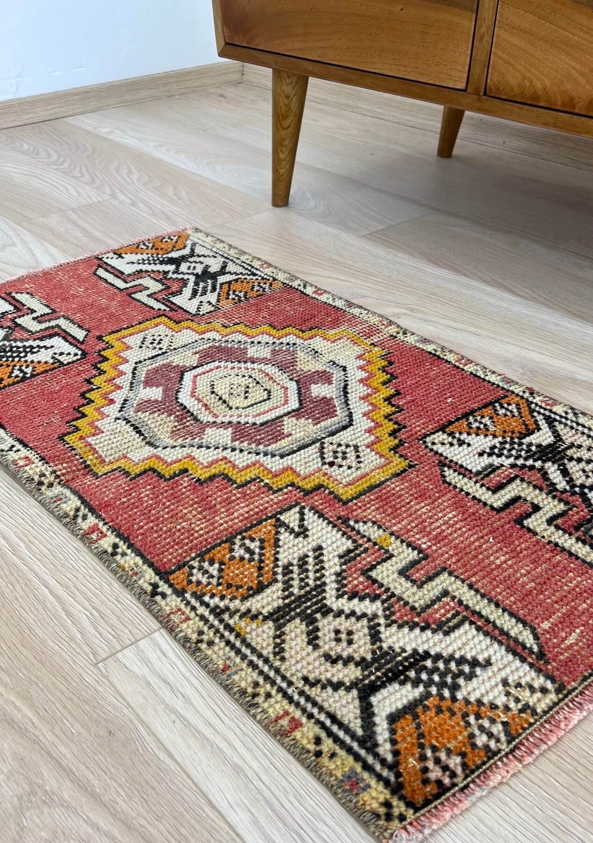 Lela - Vintage Mini Pink Area Rug - kudenrugs