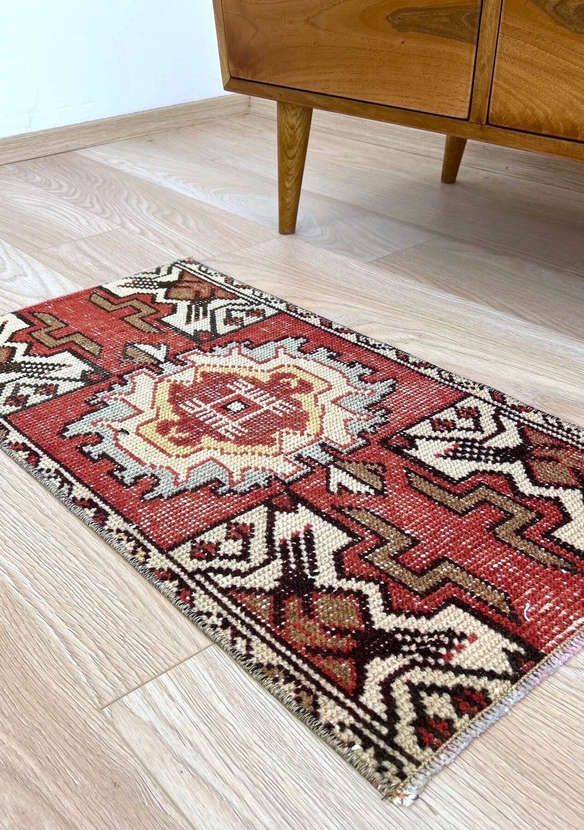 Lidia - Vintage Mini Red Area Rug - kudenrugs