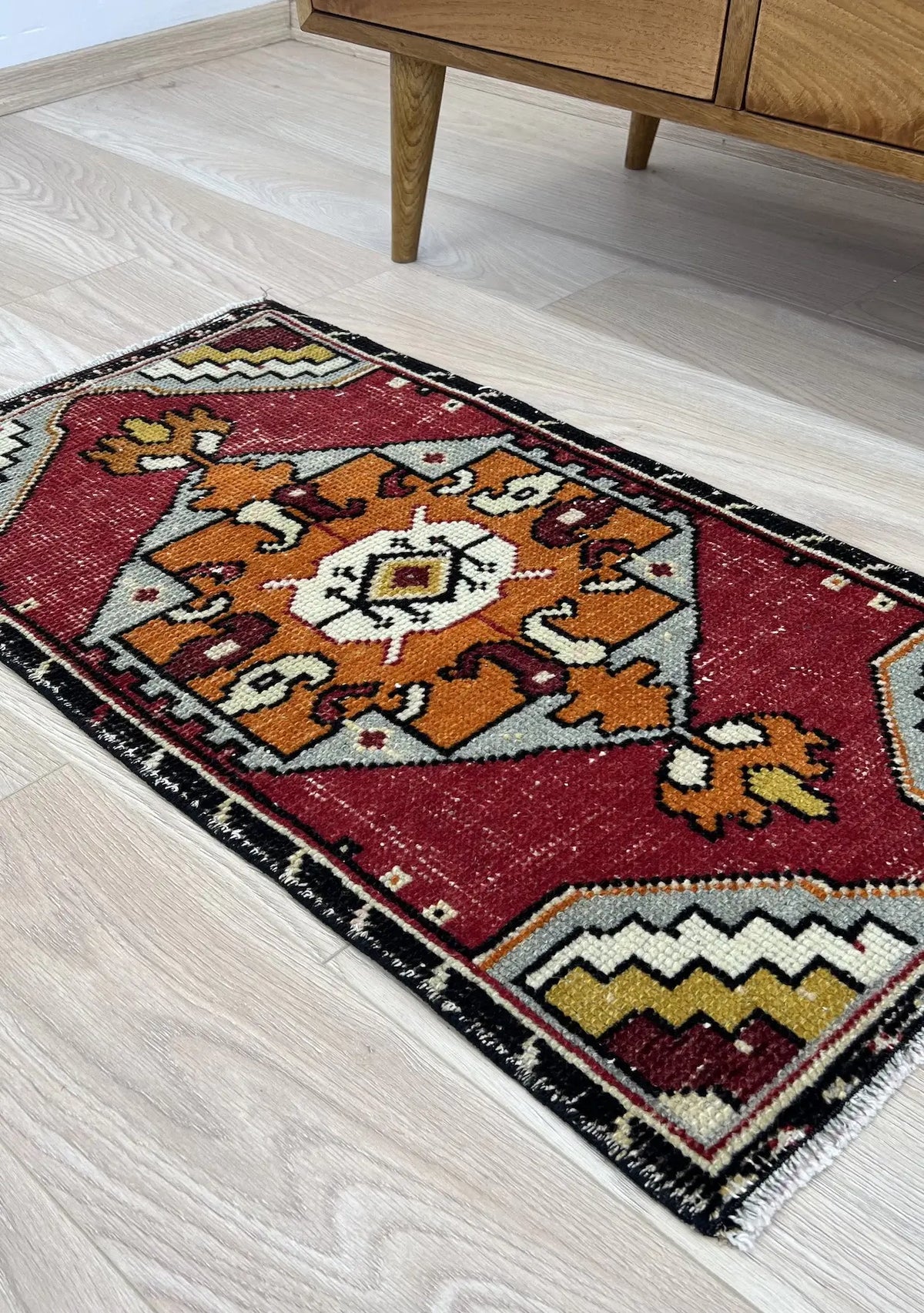 Lilavati - Vintage Mini Red Area Rug - kudenrugs