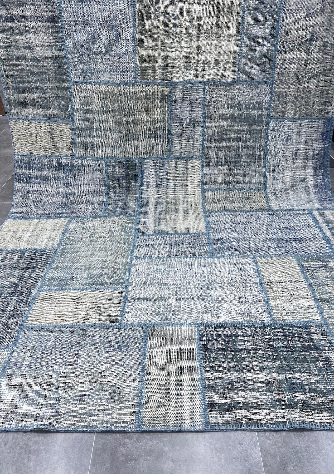 Livia - Vintage Blue Patchwork Rug - kudenrugs