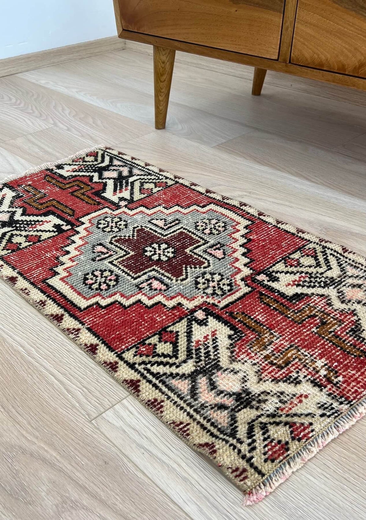 Lizzie - Vintage Mini Red Area Rug - kudenrugs